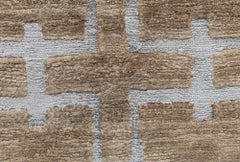 Alfombra clásica de cáñamo en tonos taupe y marrón, con diseño geométrico moderno «Tetrion», de Doris Leslie Blau