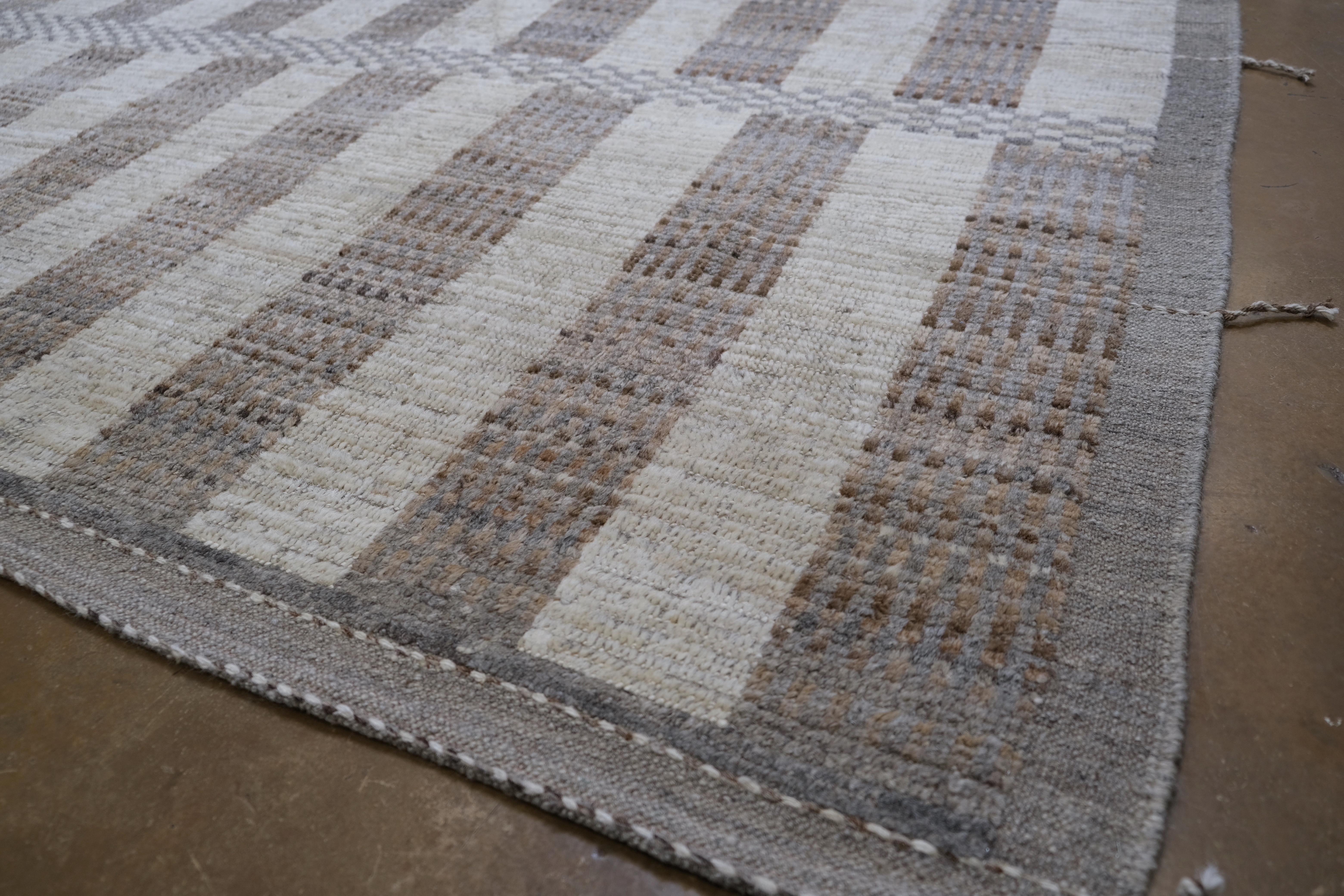 Moderner geometrischer Deko-Wollteppich 13'5''x19'5'' (Afghanisch) im Angebot