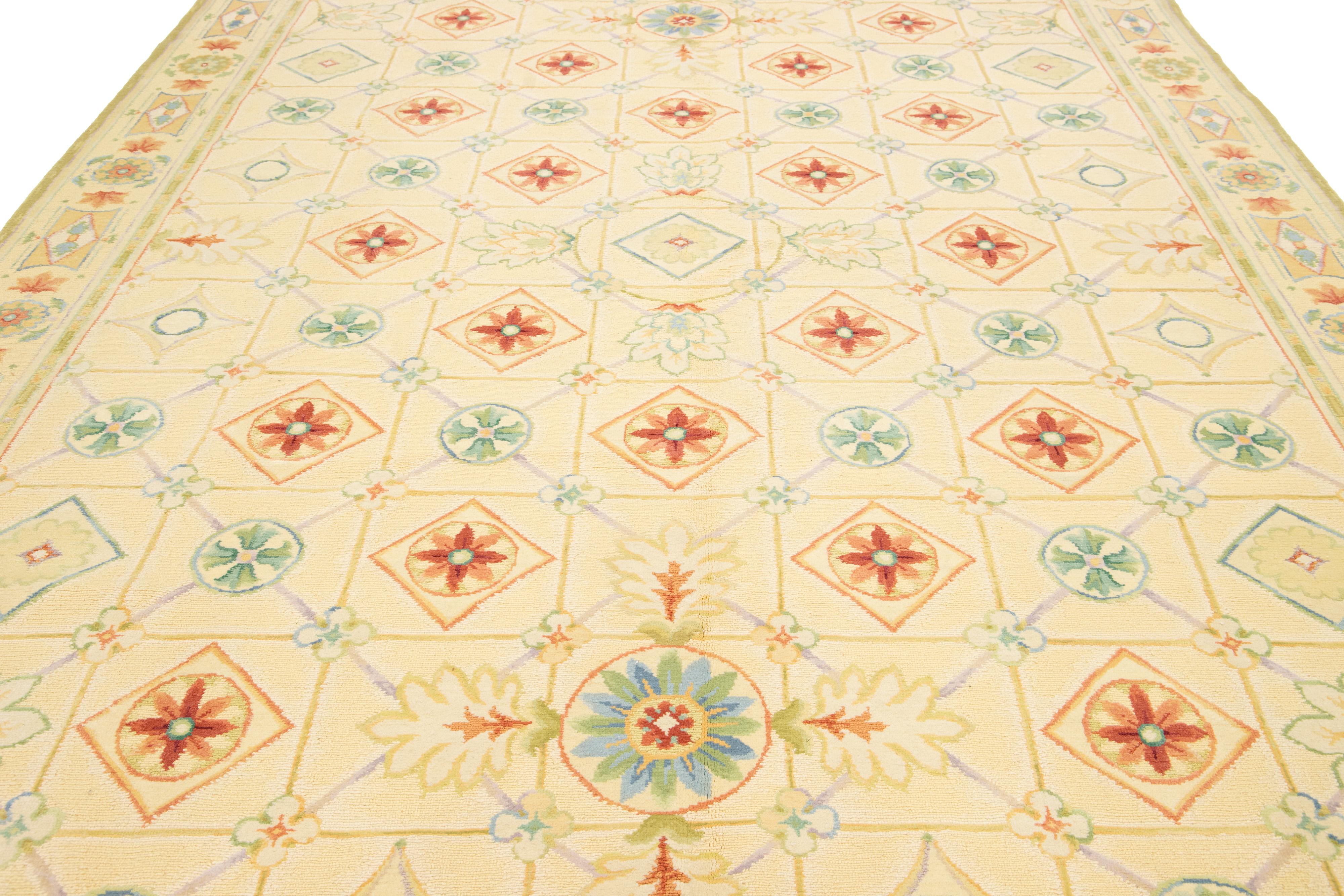 Lana Tappeto moderno in lana indiana dal design geometrico in beige in vendita