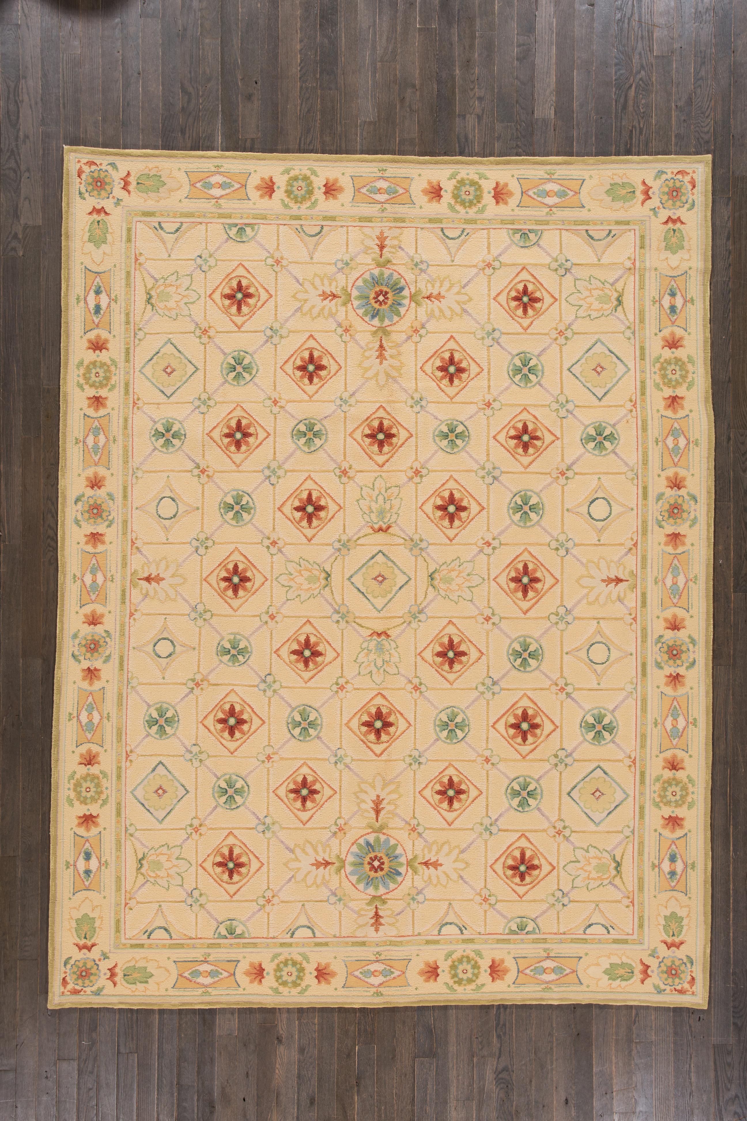 Moderner geometrisch gestalteter indischer Wollteppich in Beige, modern (21. Jahrhundert und zeitgenössisch) im Angebot