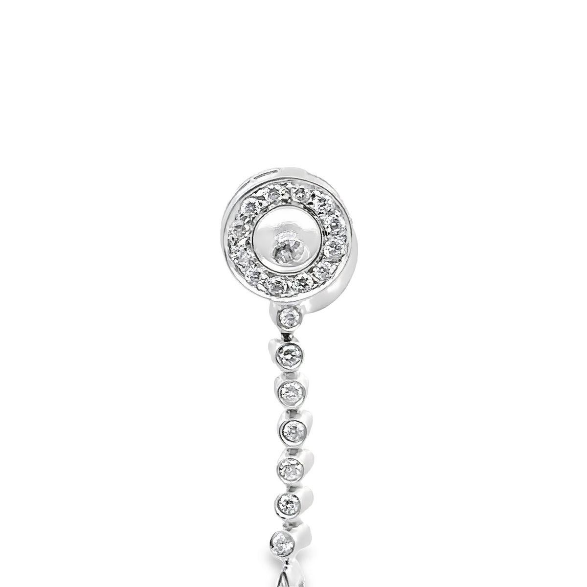 Boucles d'oreilles pendantes géométriques modernes en or blanc 18 carats avec diamants  Pour femmes en vente