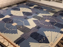 Tappeto oversize grigio con motivo geometrico moderno a ventaglio "Abanico" di Doris Leslie Blau