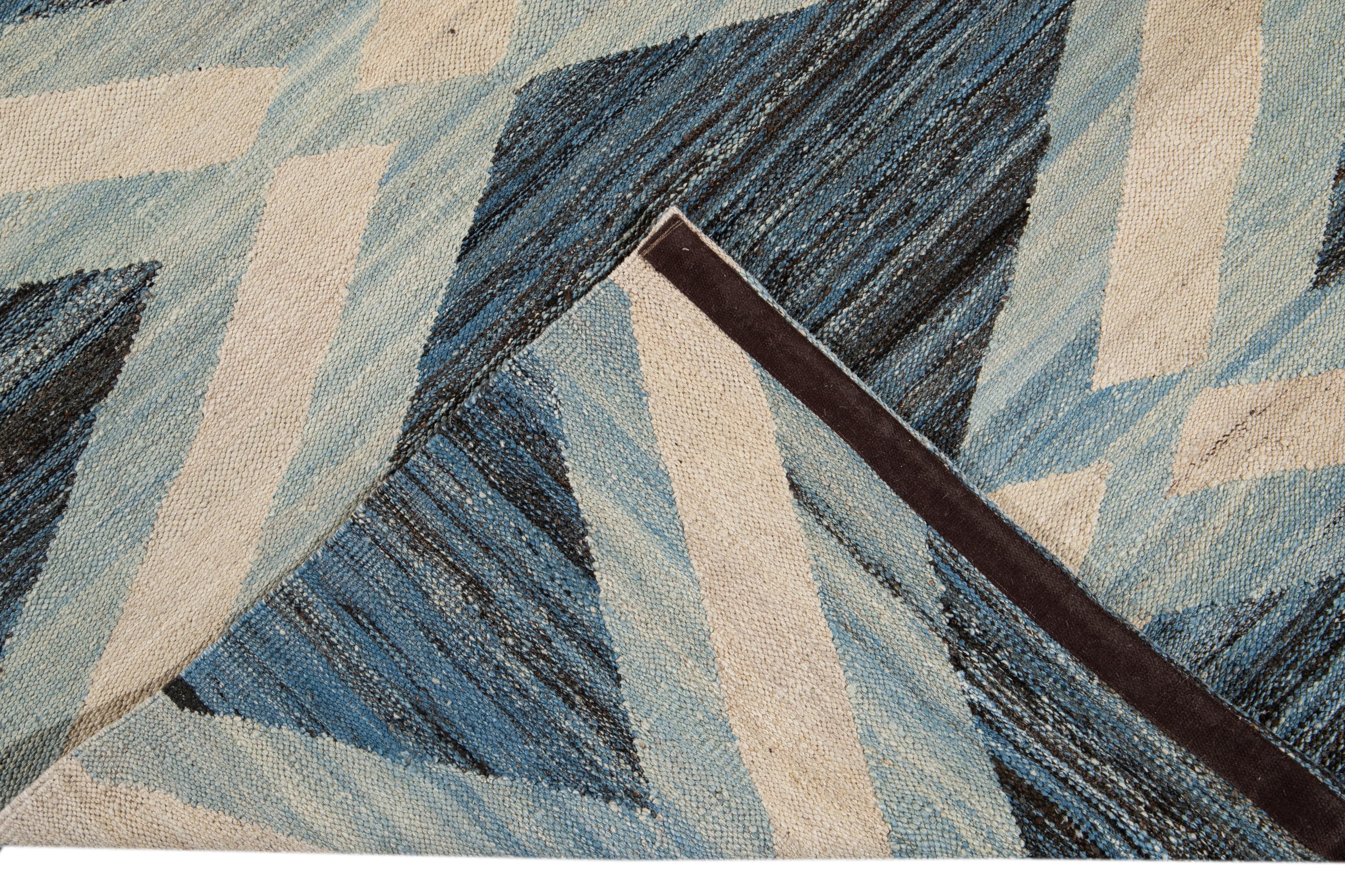 Alfombra geométrica moderna de lana de tejido plano hecha a mano Siglo XXI y contemporáneo en venta