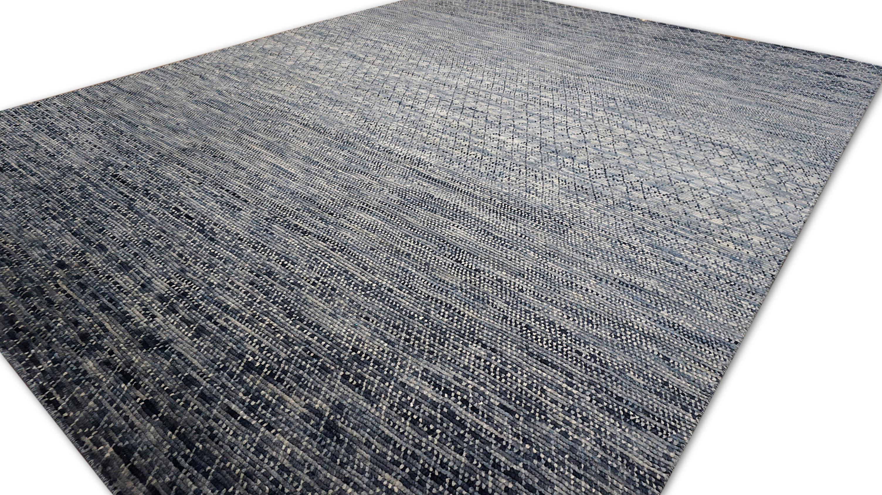 Moderner geometrischer grauer und blauer Wollteppich 9'3''x12'3'' im Zustand „Neu“ im Angebot in Torrance, CA