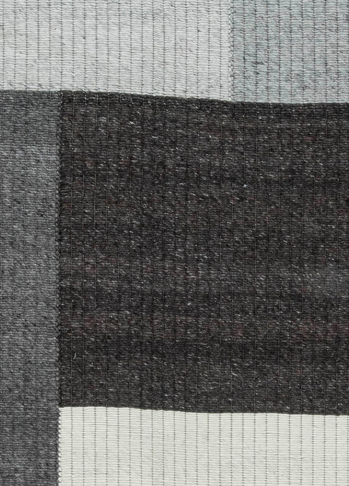 Tapis géométrique moderne en laine tissée à plat, gris, blanc et noir.
Taille : 13'2