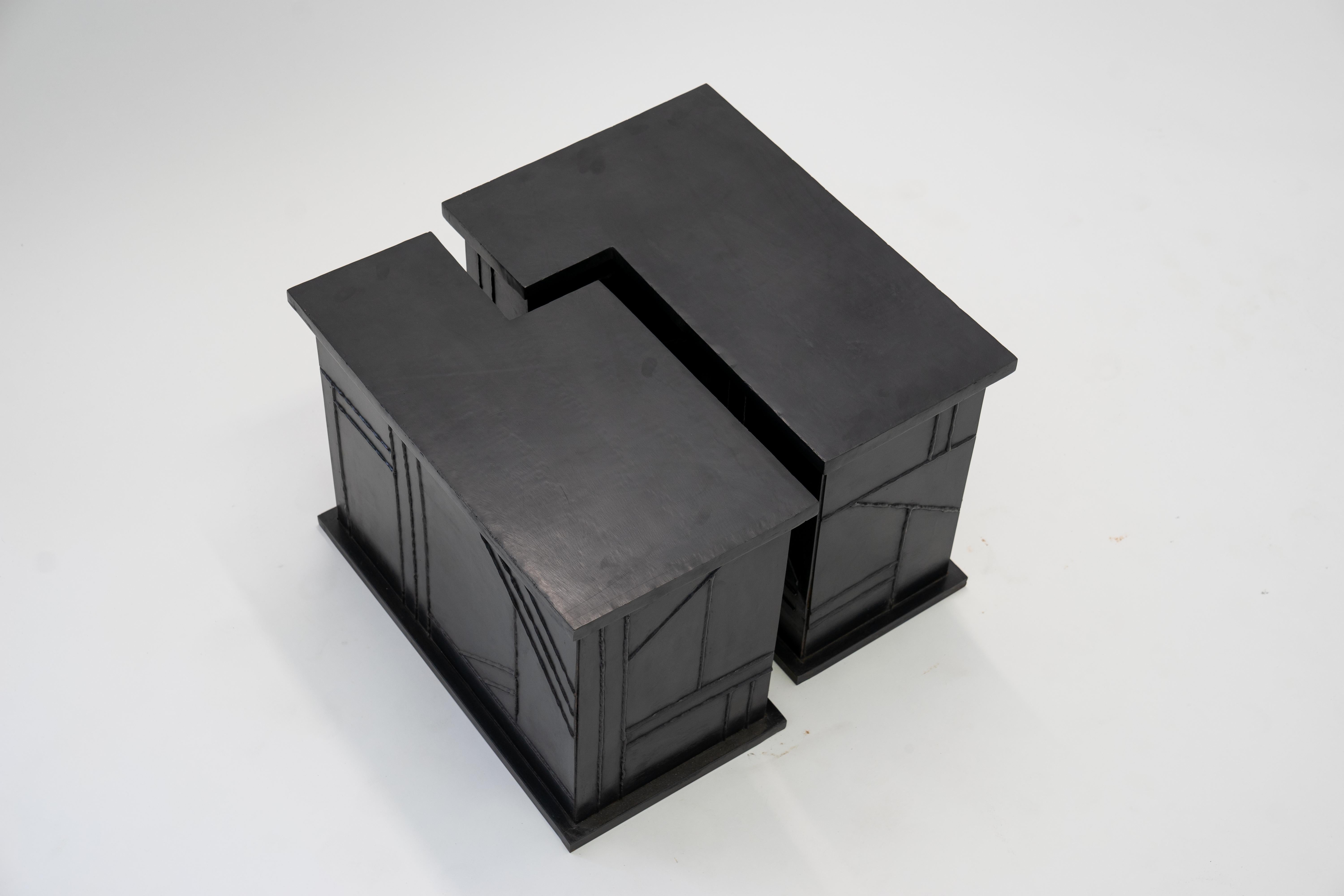Américain Table d'appoint/table basse Valley Modern Géométrique faite à la main en acier noirci et ciré en vente
