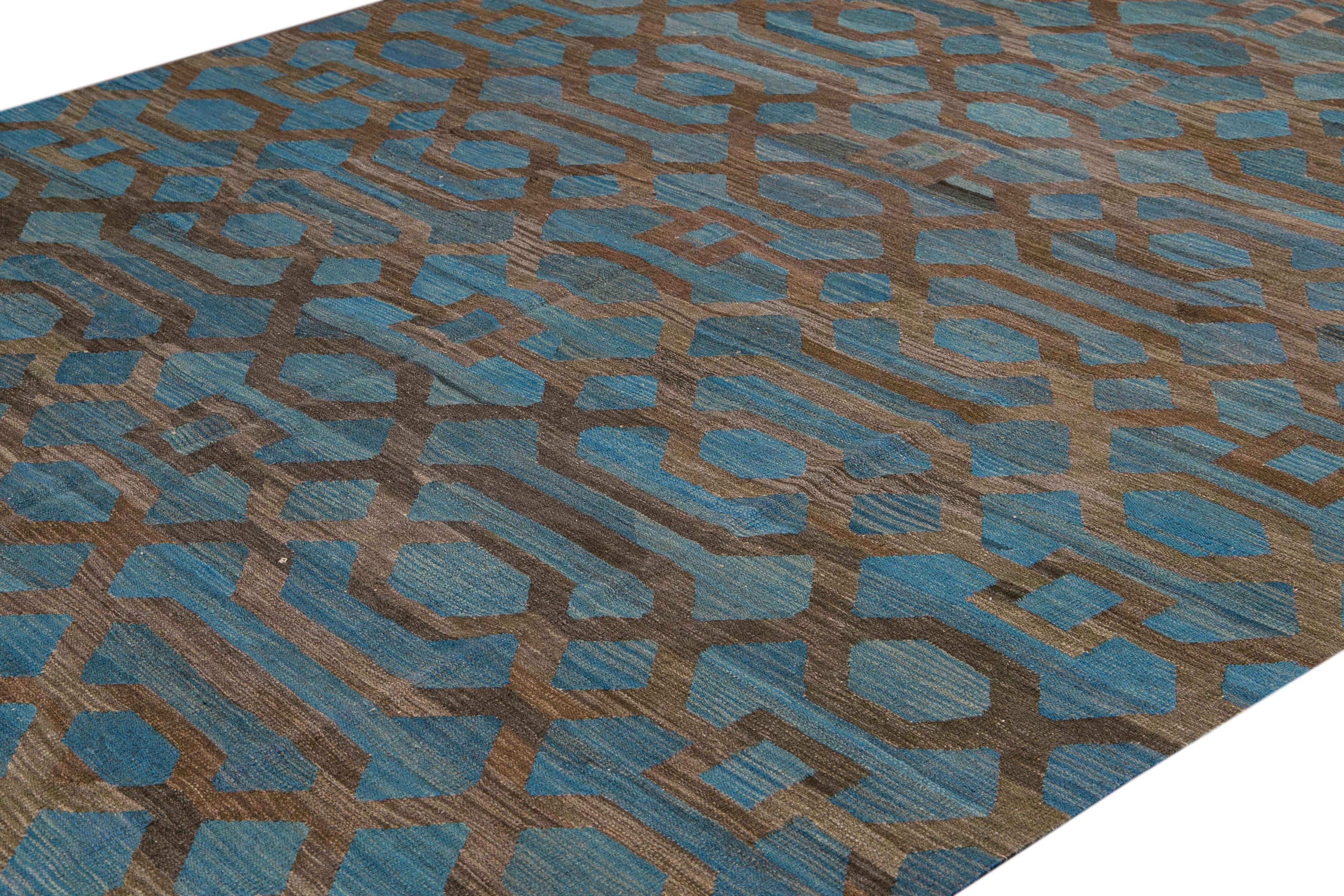 Modern Geometric Kilim Handmade Room Size Blue Wool Rug In New Condition For Sale In Norwalk, CT