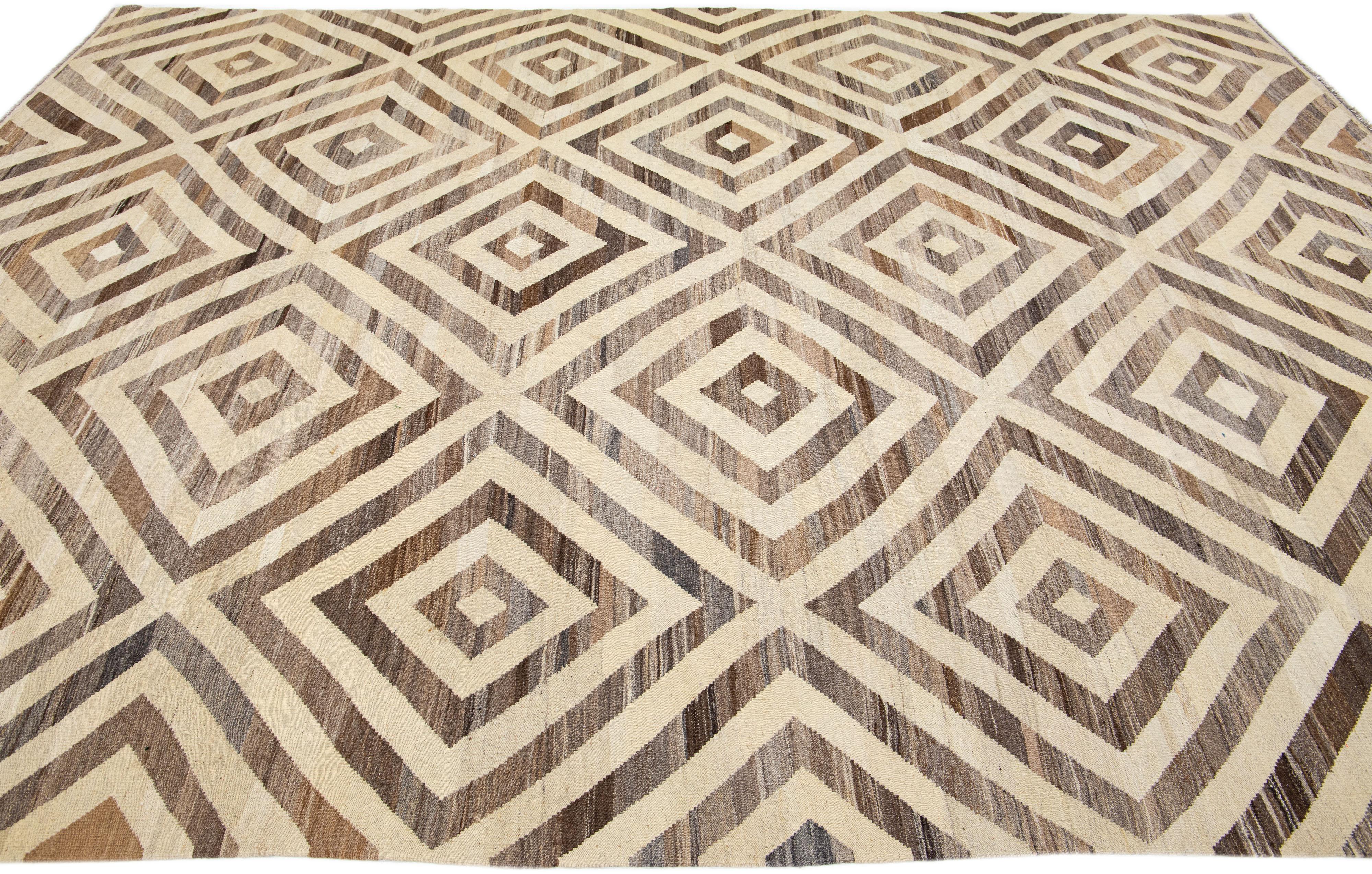 Modern Geometric Kilim Handmade Wool Rug In Beige & Brown In New Condition For Sale In Norwalk, CT