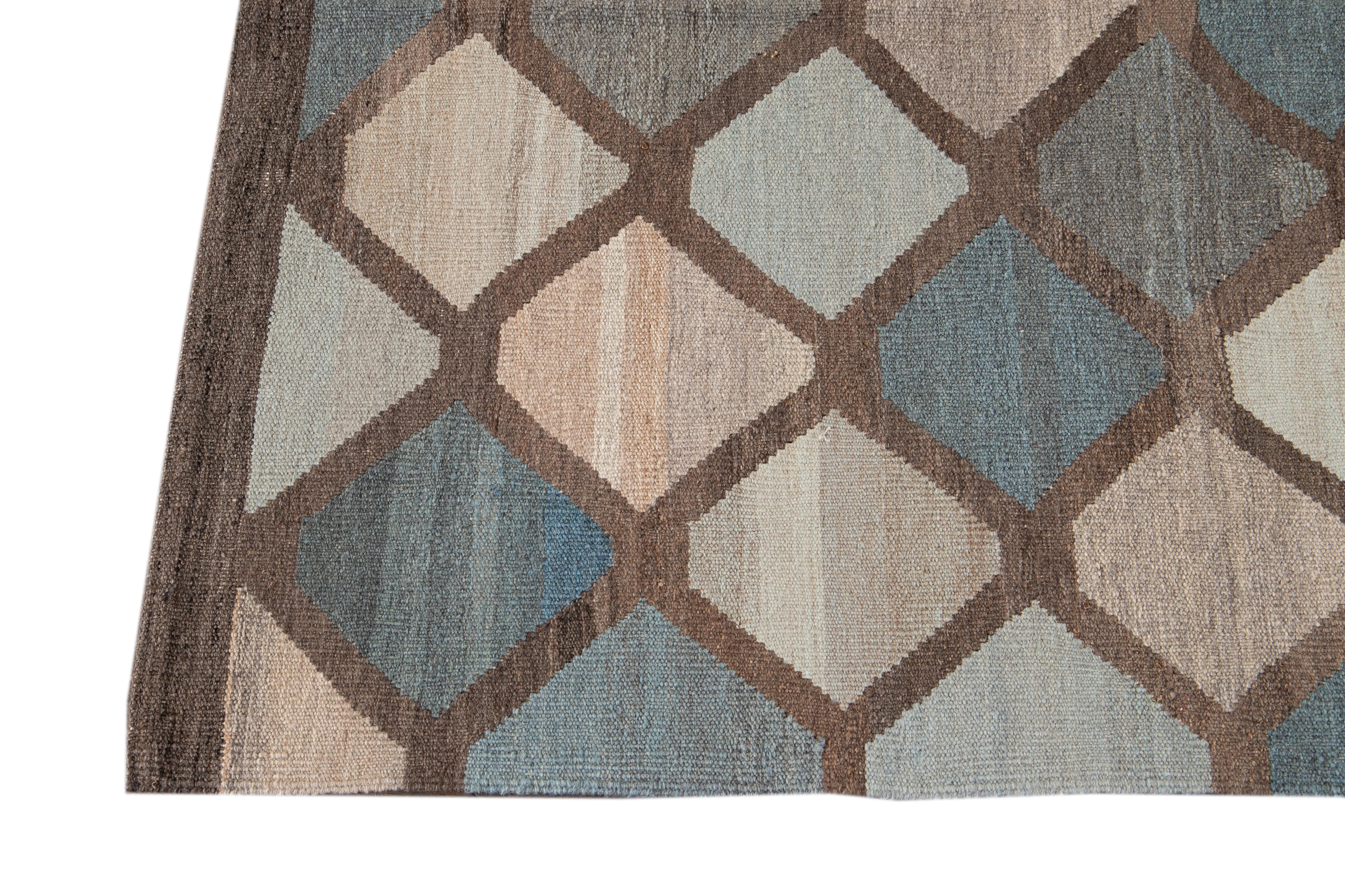 Modern Geometric Kilim Handmade Wool Rug In New Condition For Sale In Norwalk, CT