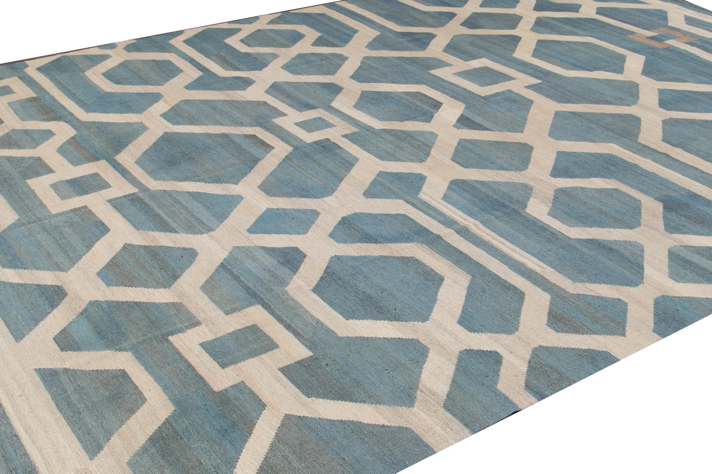 Contemporary Modern Geometric Kilim Room Size Wool Rug For Sale