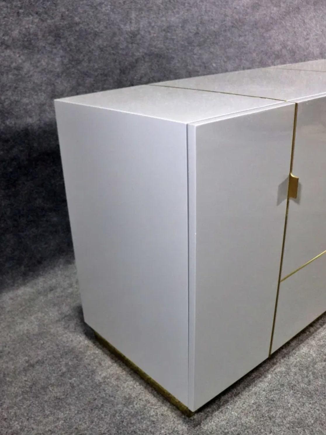 20ième siècle Enfilade laqué géométrique moderne en vente