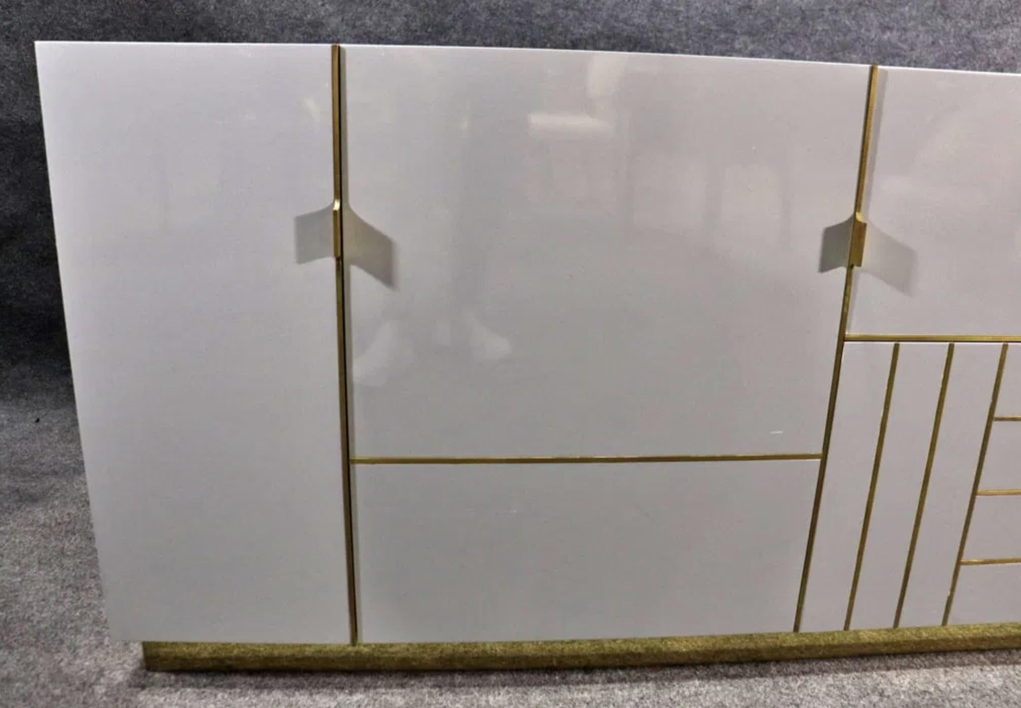 Enfilade laqué géométrique moderne en vente 4