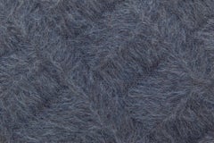 Tappeto moderno con motivo geometrico a reticolo, color grigio ardesia, "Abyssal Lattice" di Doris Leslie Blau