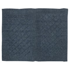 Tappeto moderno con motivo geometrico a reticolo, color grigio ardesia, "Abyssal Lattice" di Doris Leslie Blau