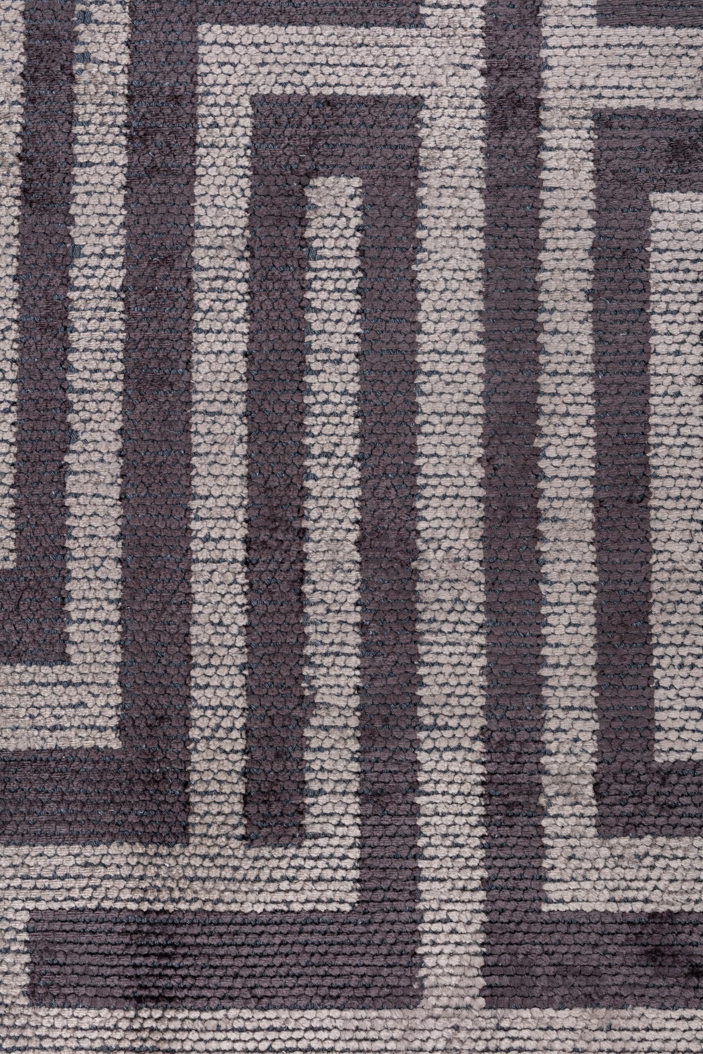 For Sale:  (Gray) Modern Geometric Luxury Area Rug 5