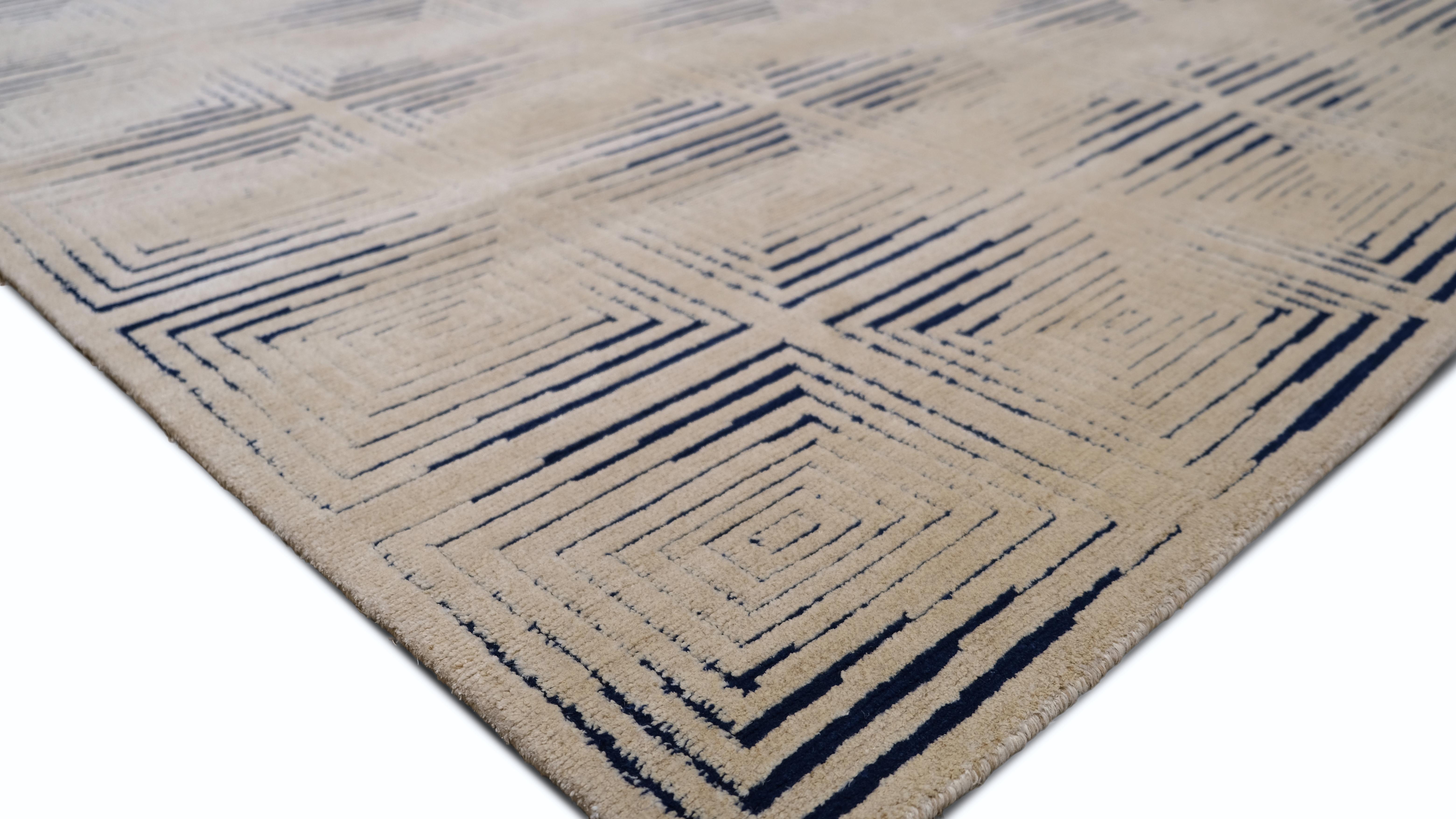 Nepalese Tappeto moderno geometrico Maze in lana e seta beige e blu navy 9'x12' in vendita