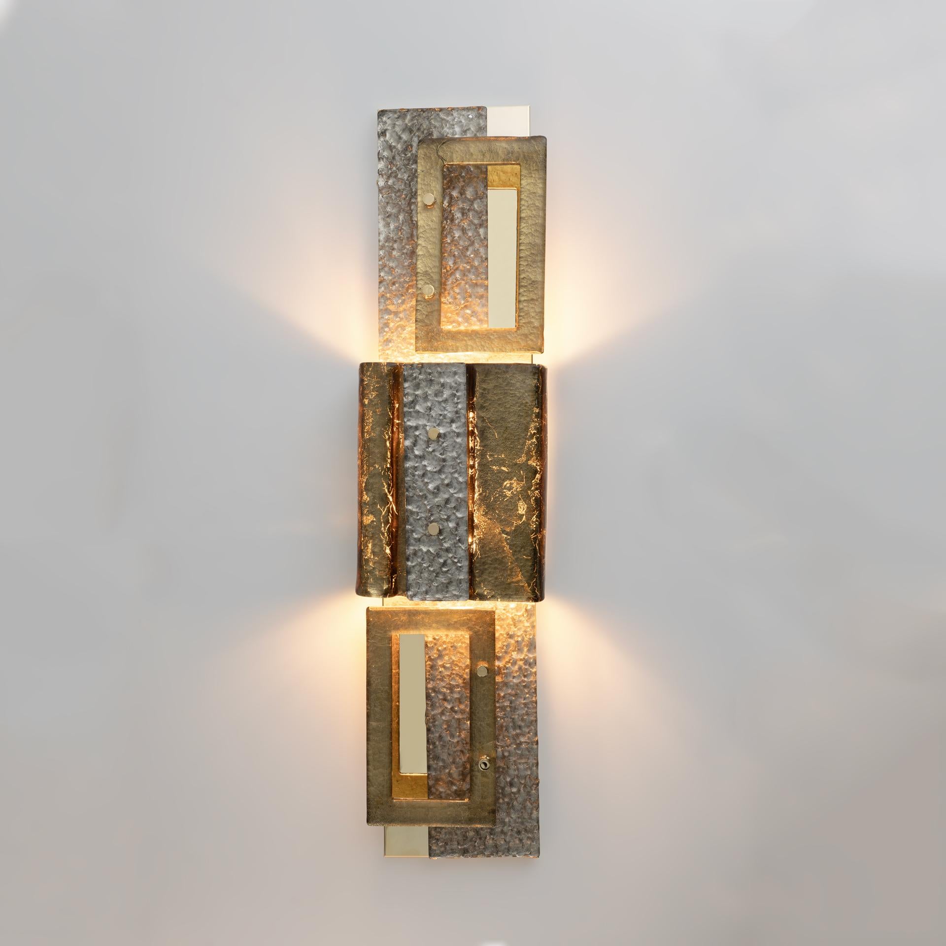Late 20th Century Modern Geometric Murano Glass and Brass Wall Lamp For Sale