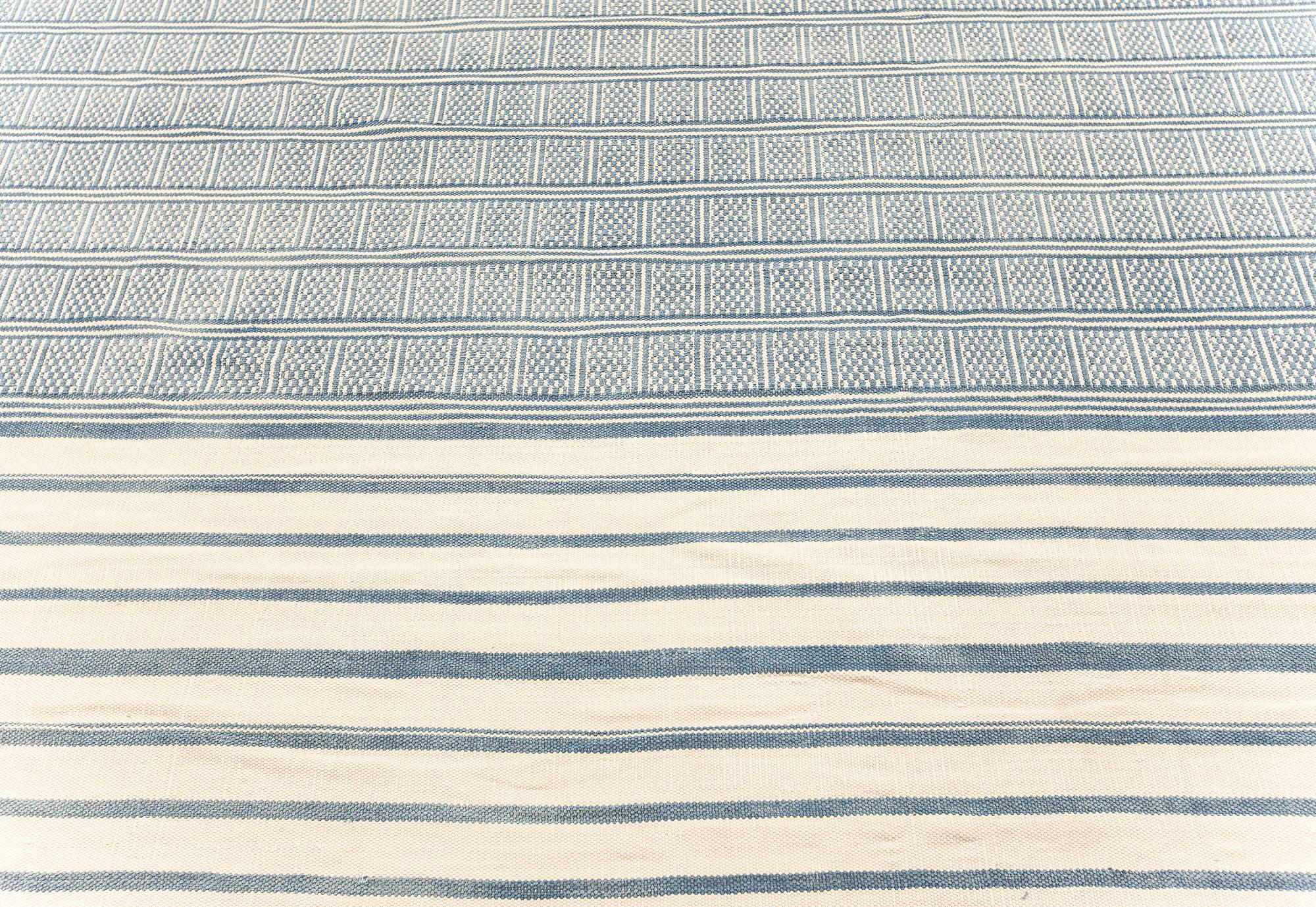 Modern Geometric Oversized Dhurrie Blue and White Rug by Doris Leslie Blau In New Condition For Sale In New York, NY