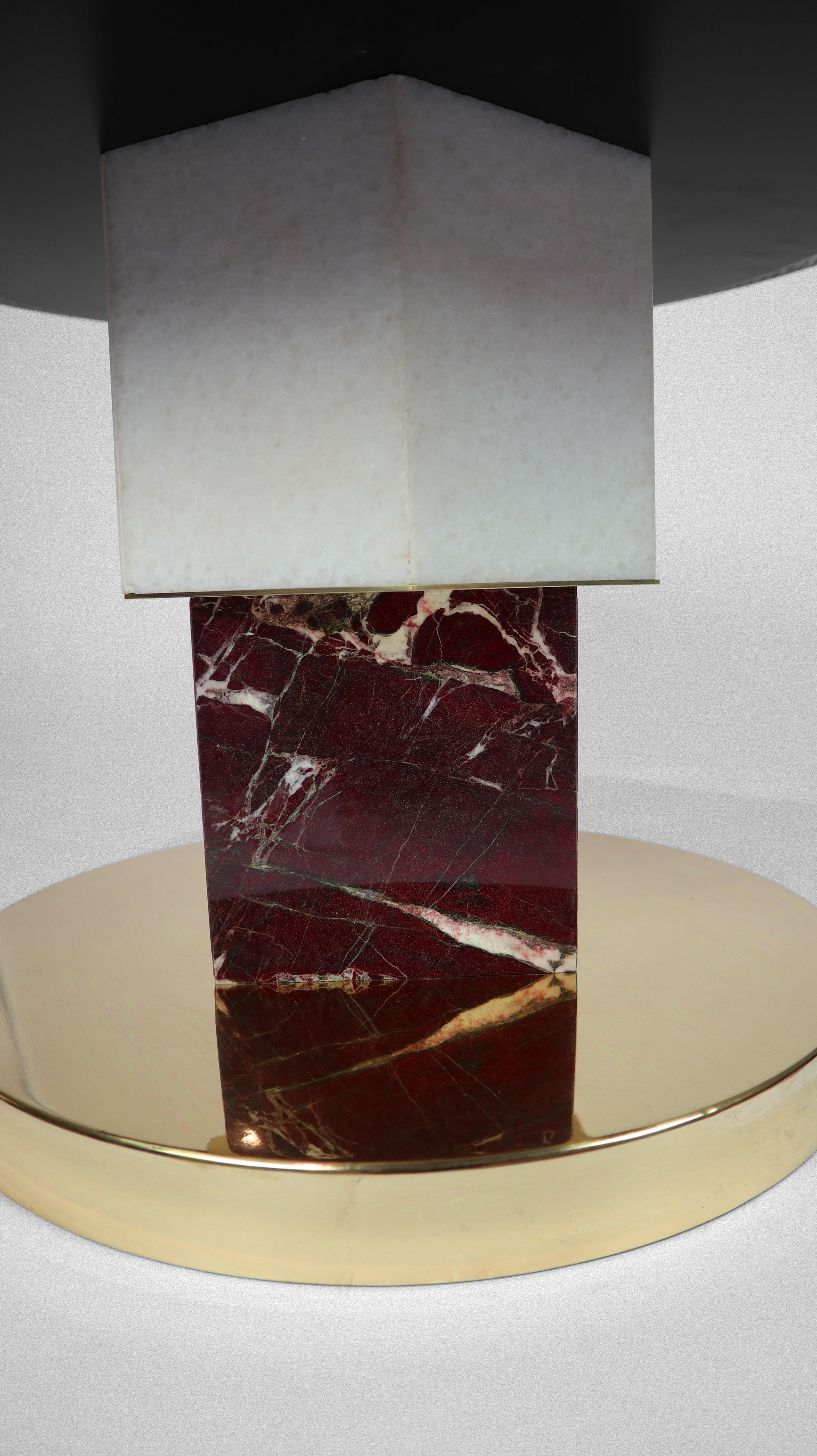 Marbre Table d'appoint ronde géométrique moderne style Memphis avec centre en marbre rouge en vente