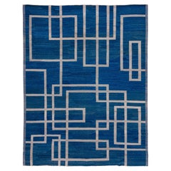 Moderner & geometrischer königsblauer Flachgewebeteppich mit grauen & taupefarbenen Akzenten