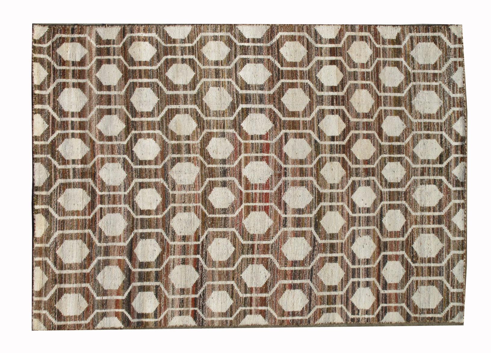 Hand-knotted silk pile on a cotton foundation.

Modern Geometric Design

Dimensions: 5'4