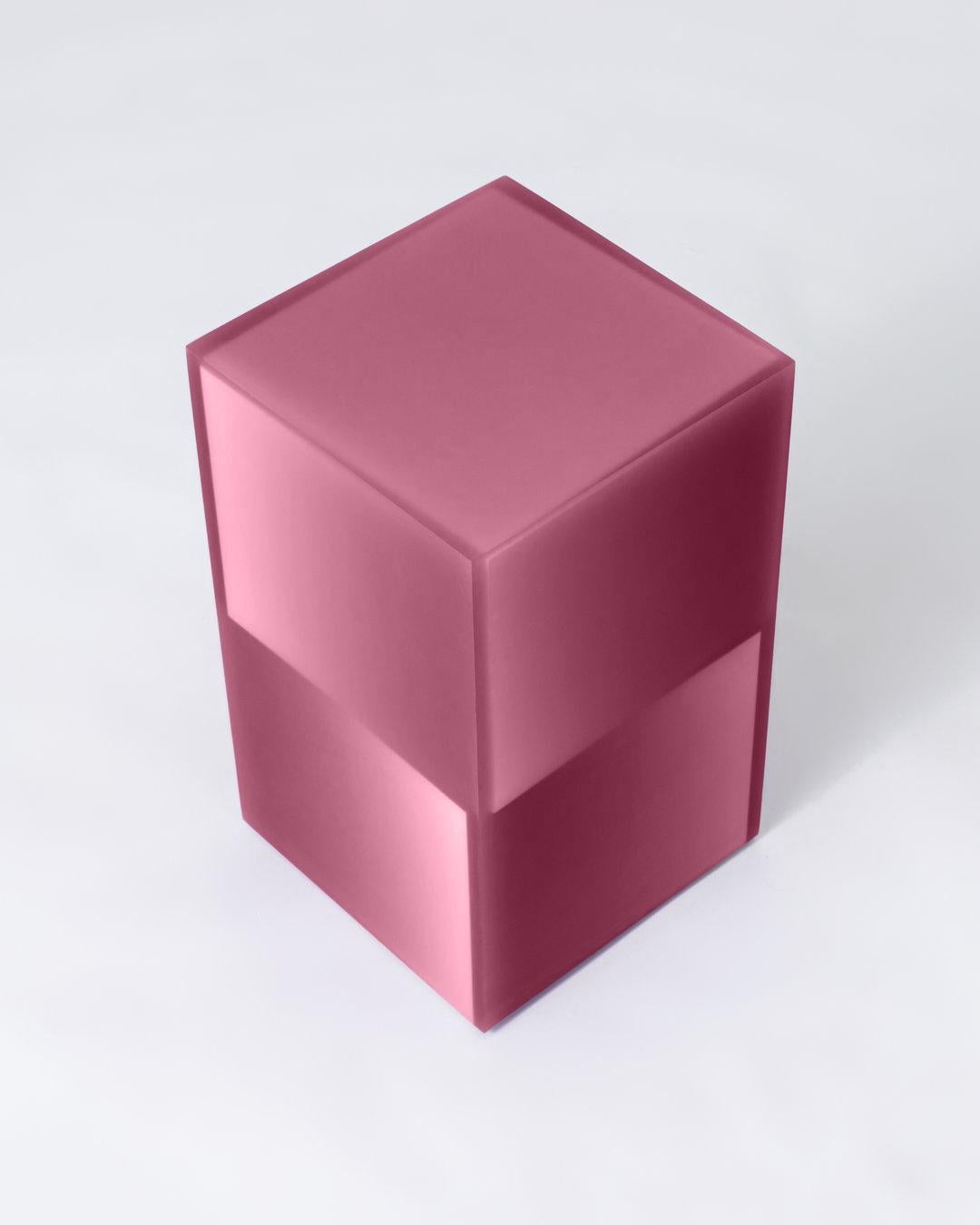Representado por la Fábrica Tuleste

Caja de cambio bidireccional de Facture Studio

Resina, madera
Medidas: 20 × 12 × 12 pulg.
50,8 × 30,5 × 30,5 cm

Mesa auxiliar multicapa en opciones monocolor o multicolor. Utilizando un popurrí de cambios