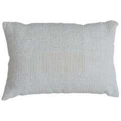 Coussin géométrique moderne en laine et coton dans des tons sourds