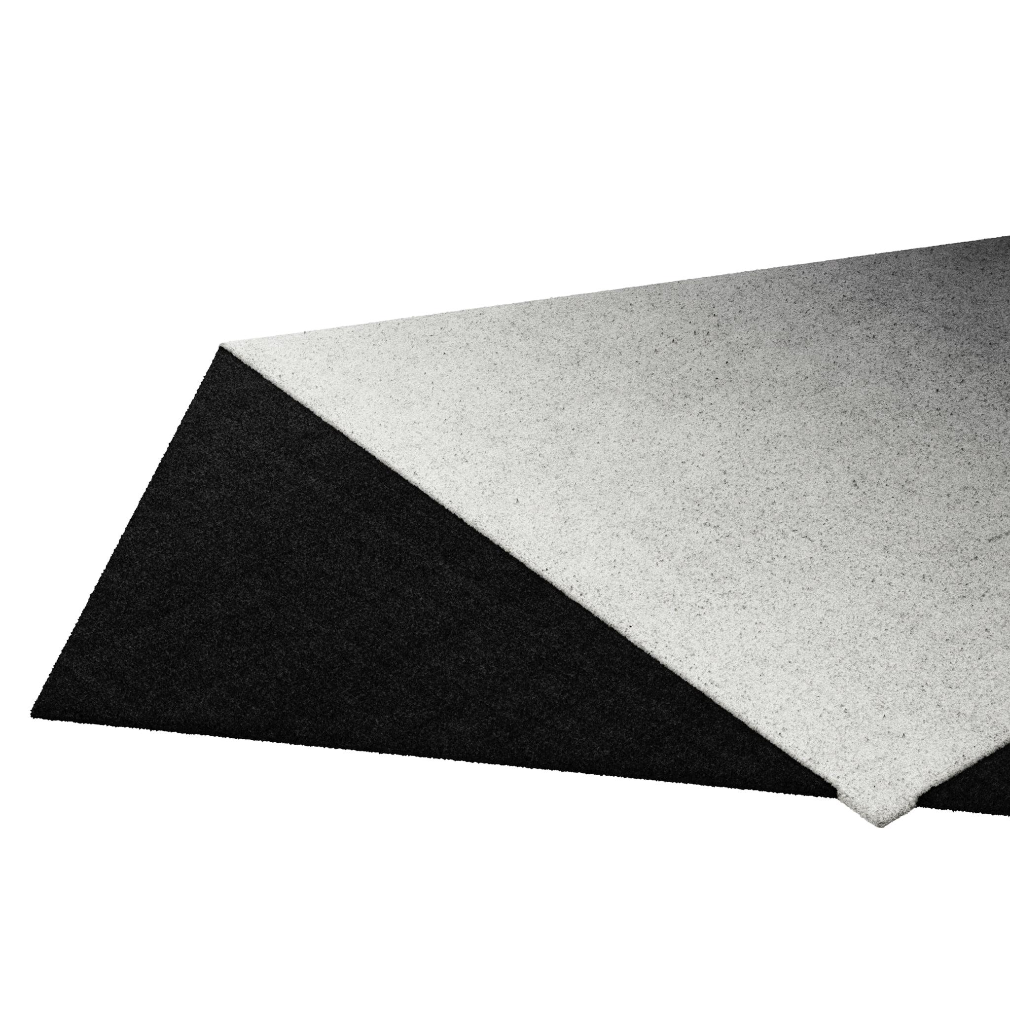 Tapis Retro #007 ist ein Retro-Teppich mit unregelmäßiger Form und monochromen Farbtönen. Inspiriert von architektonischen Linien, setzt dieser geometrische Teppich in jedem Wohnbereich ein Zeichen.

Mit einer 3D-Tufting-Technik, die Schnitt- und