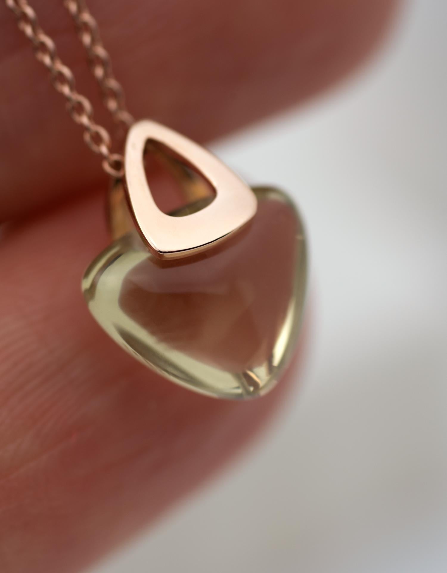 Modern Geometrical Triangle Heart 18k Gold Luck Rock Necklace with Lemon Citrine In New Condition In Valencia, CA