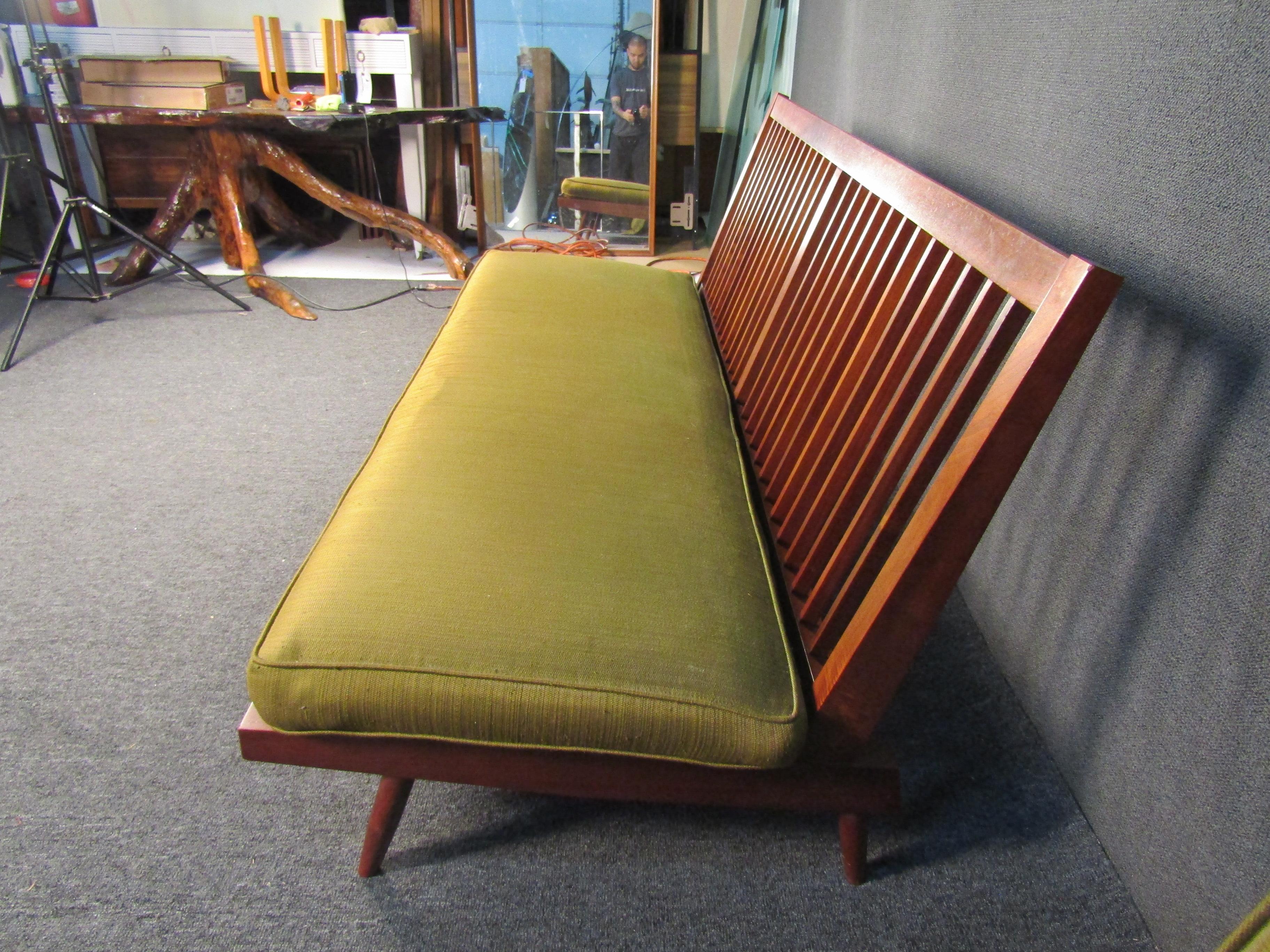 Modernes armloses Sofa von George Nakashima im Angebot 5