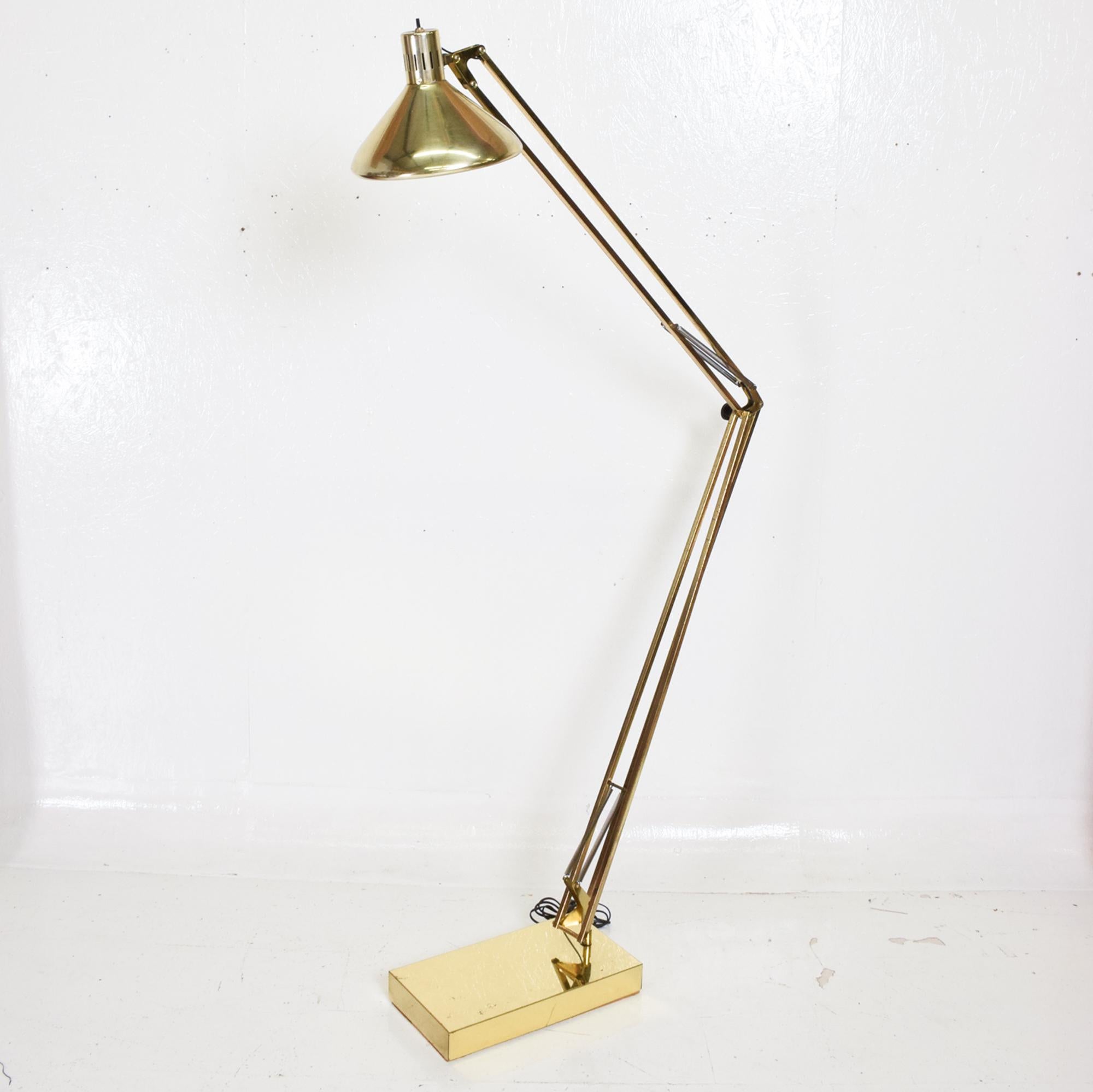Huge vintage floor light drafting architect's articulating lamp by Luxo in brass.
Brass articulating arm with with heavy base.
An oversized Mid-Century Modern brass floor Lamp Drafting Architect’s Lamp Large enough that it works over a couch