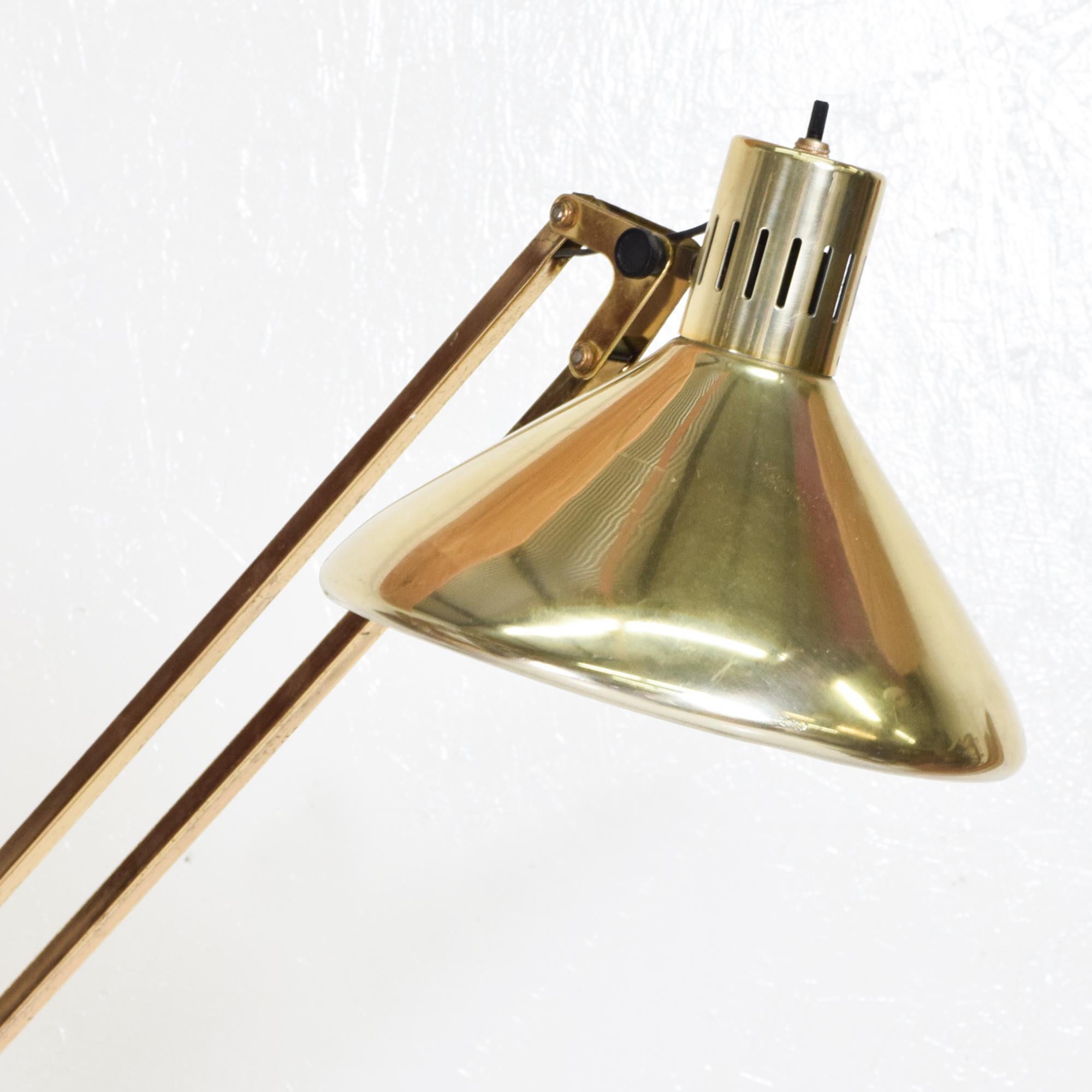 Modern Giant Brass Floor Lamp Luxo Articulating Architect's Drafting Light 1970s In Good Condition In Chula Vista, CA