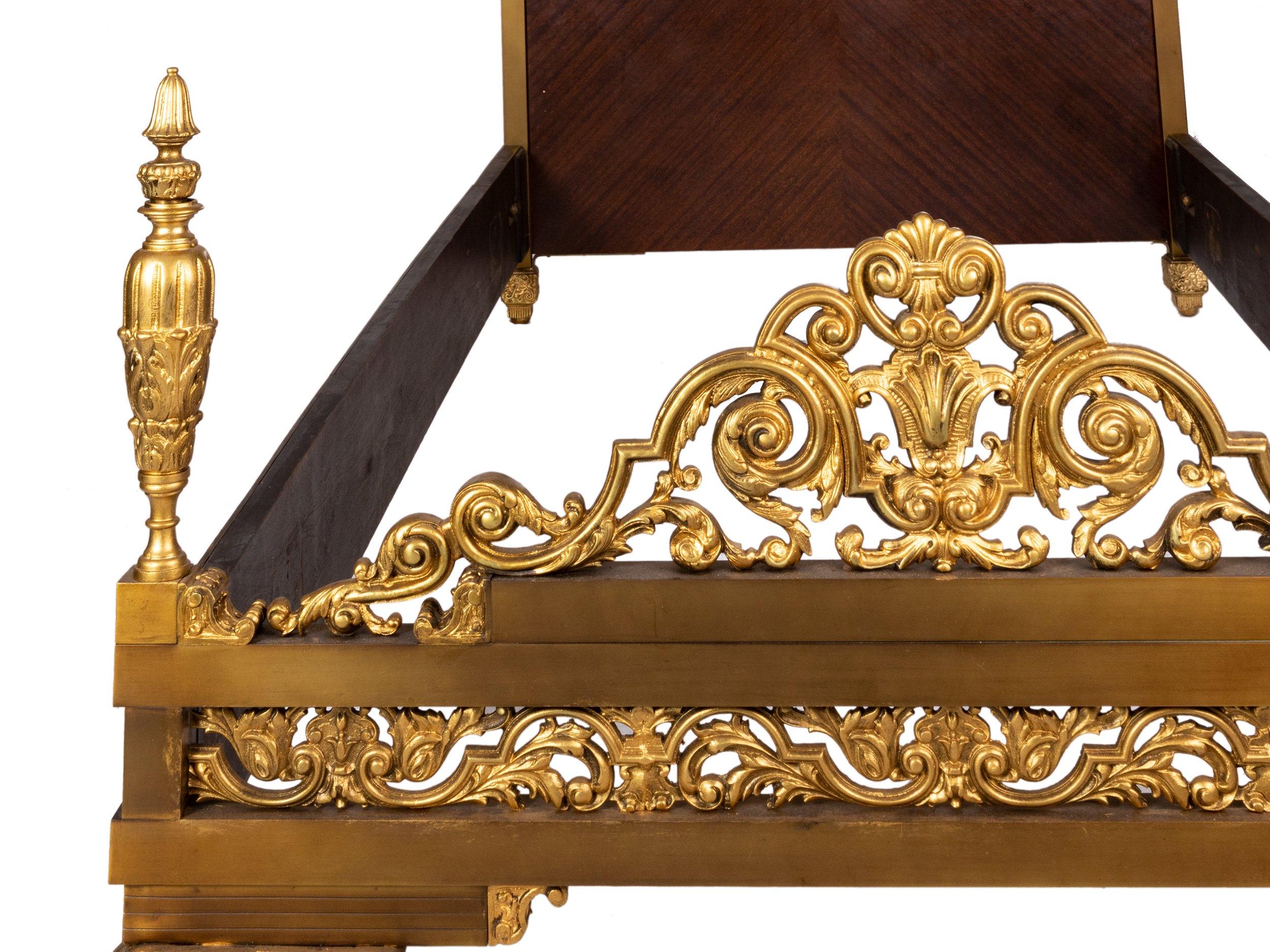 Set Of Modern Gilded Bronze Bedroom Louis XV, 20th Century For Sale 14