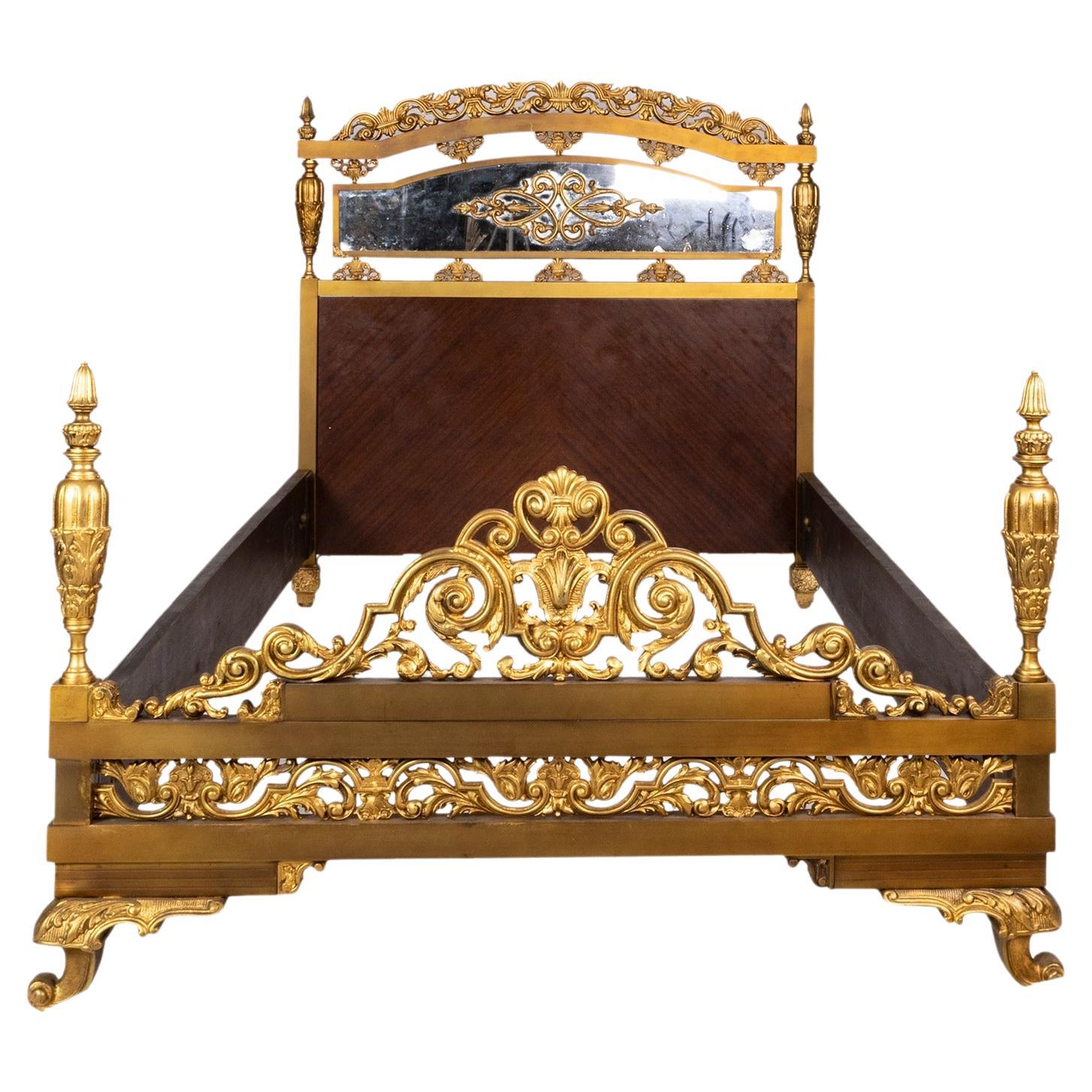 Modernes vergoldetes Bronzebett Louis XV.-Stil, 20. Jahrhundert