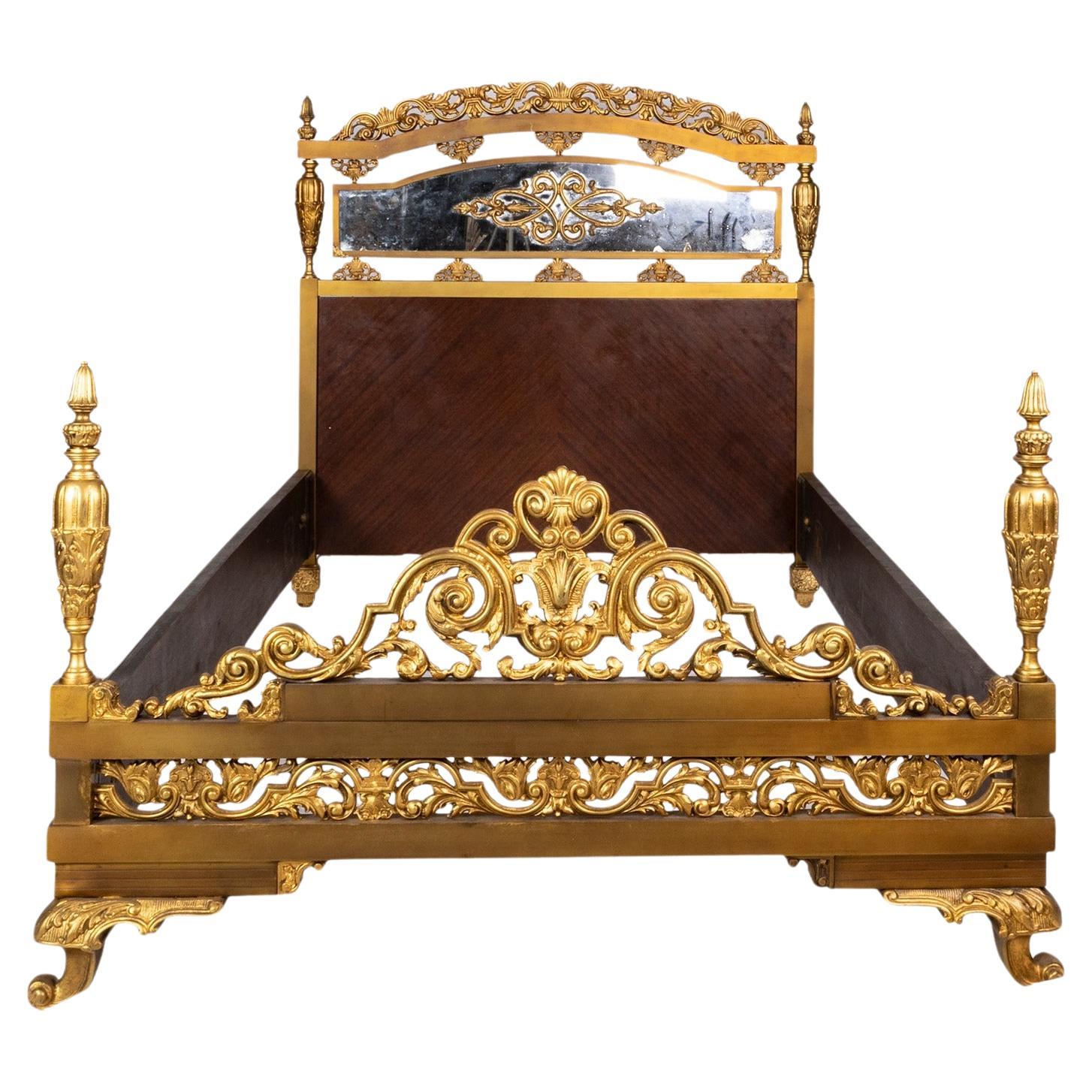 Letto moderno in bronzo dorato Luigi XV, 20° secolo in vendita