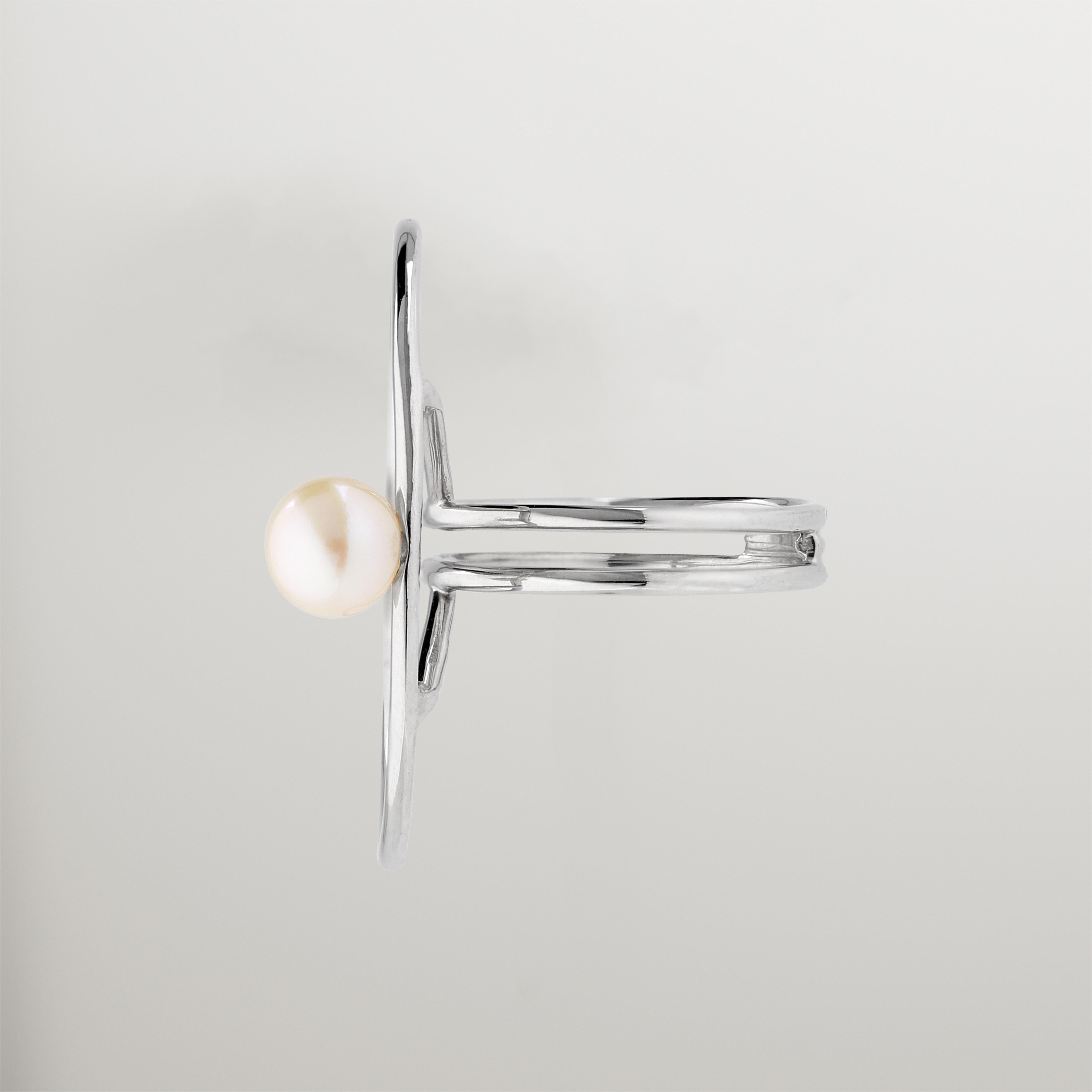 Modern gilding silver 925 coktail ring, natural pearls with minimalistic lines For Sale 3