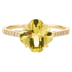 Anello cocktail glam moderno con topazio limone e trifoglio di diamanti da 2,04 carati in oro giallo 14K