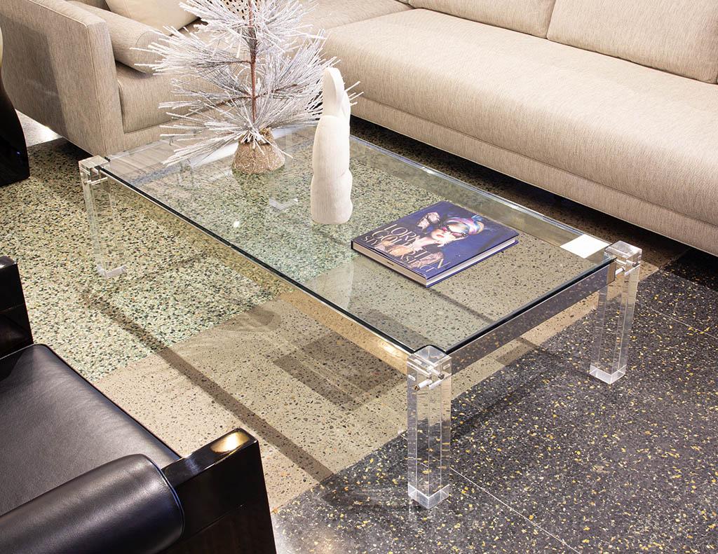 Table à cocktail moderne en verre et acrylique en vente 4