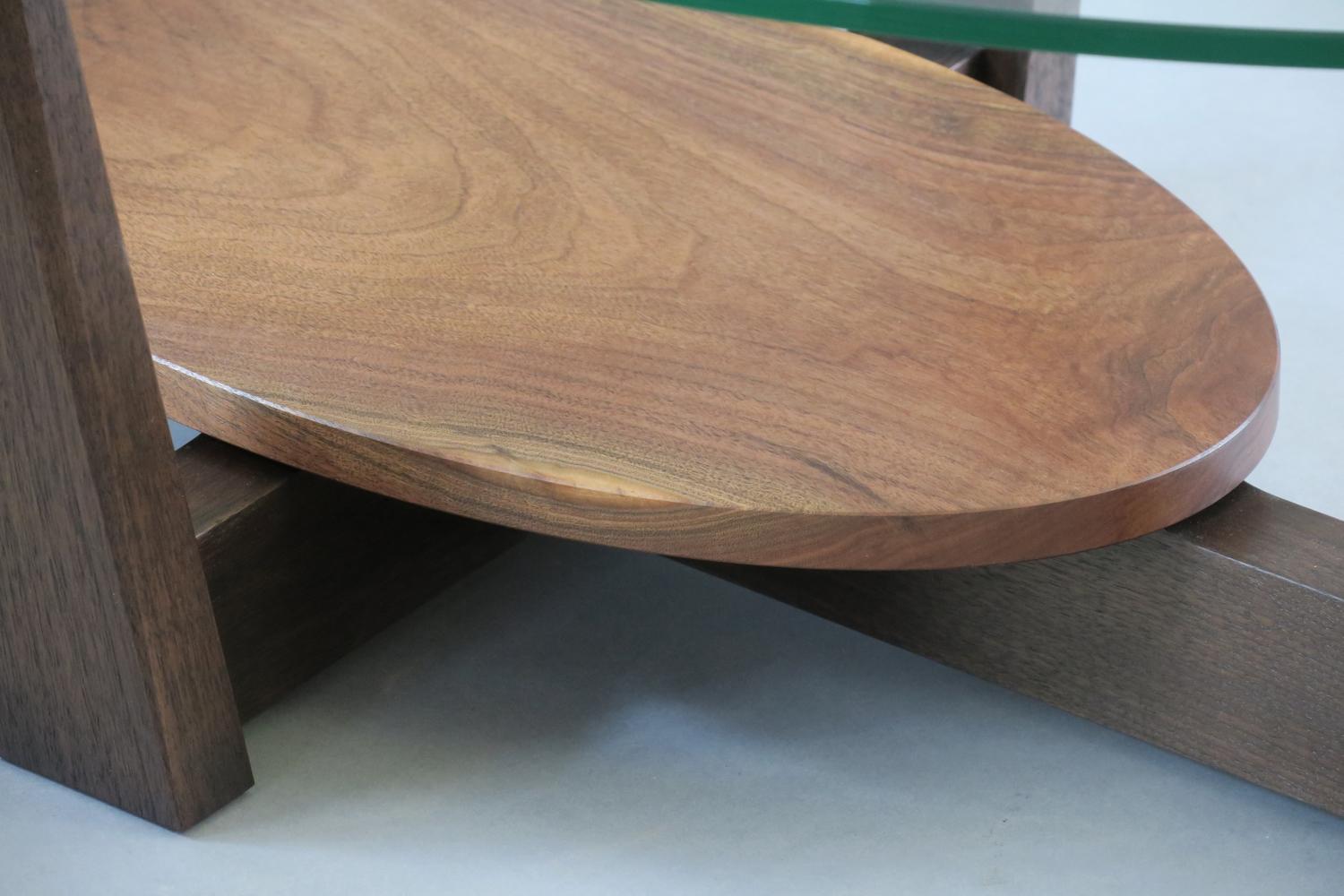 Verre Table basse en noyer et verre - Thomas Throop/ Black Creek Designs -En stock en vente