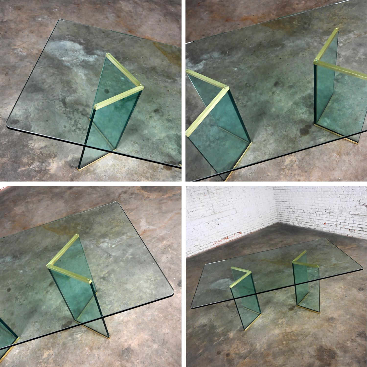 Table de salle à manger moderne à double piédestal en verre et laiton Attribué à Pace Collection en vente 7