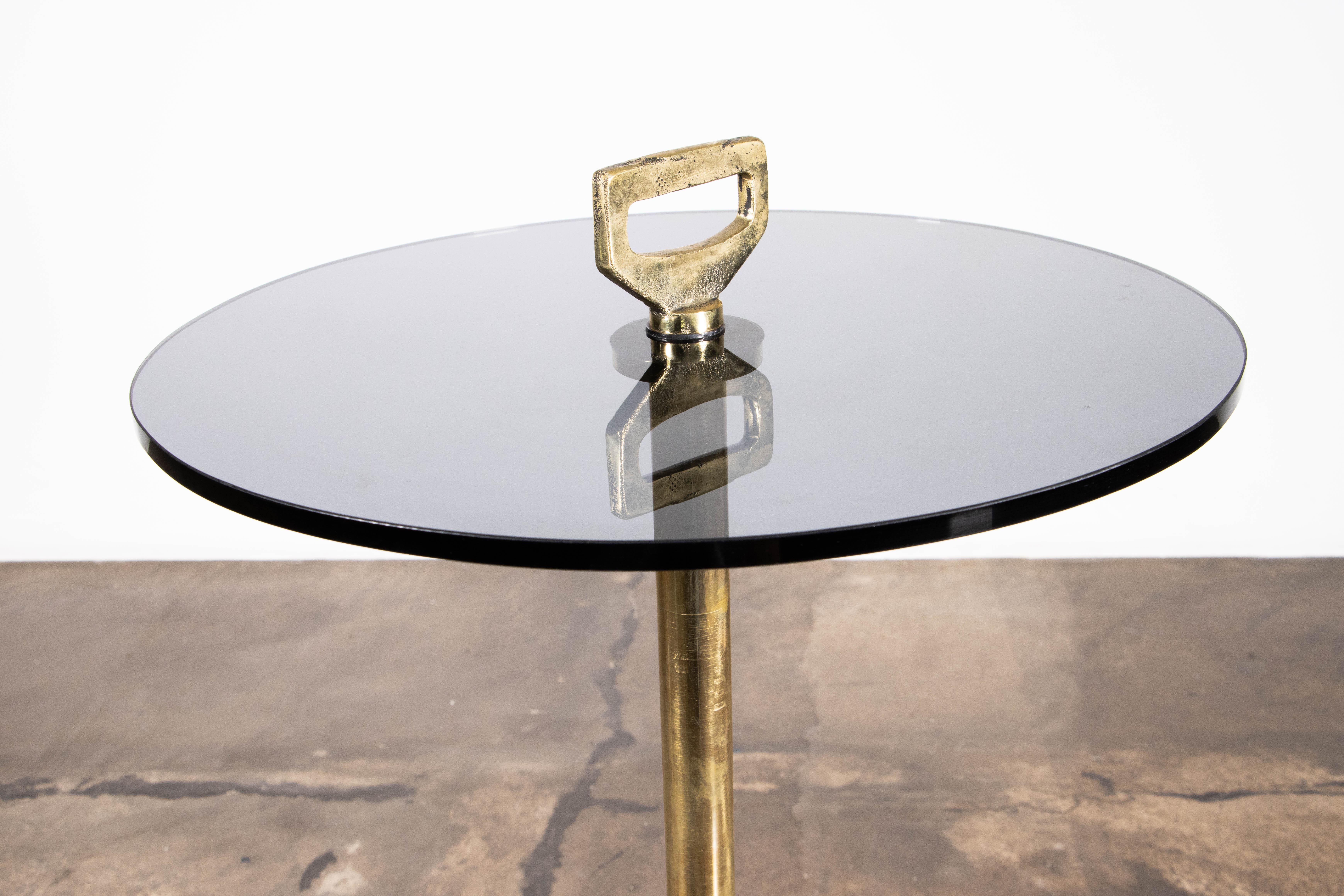Moulage Table à cocktail moderne en verre et bronze moulé de Costantini, Bellance, en stock en vente