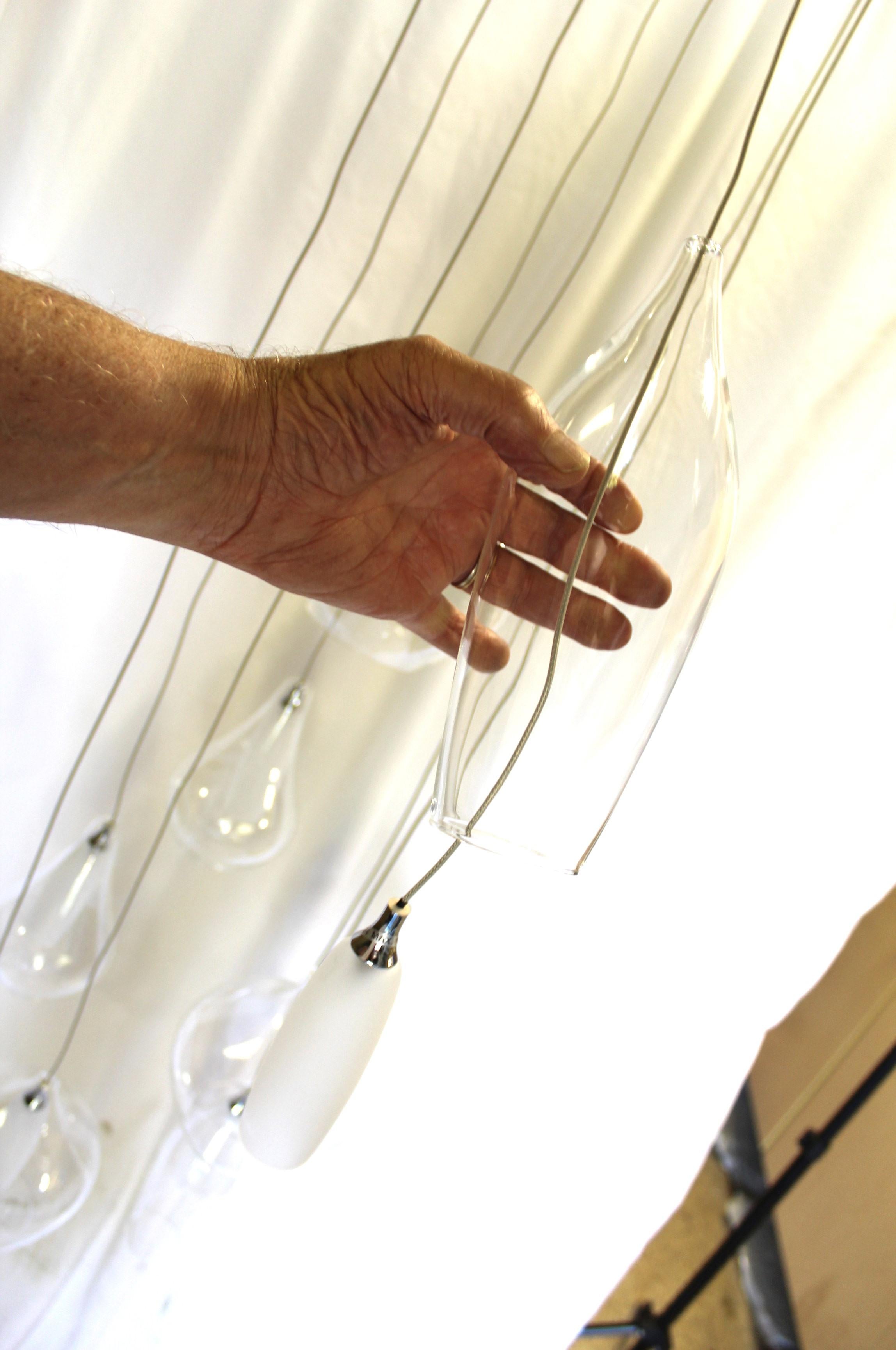 XXI secolo e contemporaneo Lampadario moderno a globo in vetro  , 8 tonalità  , Plafoniera in nichel lucidato Hi in vendita