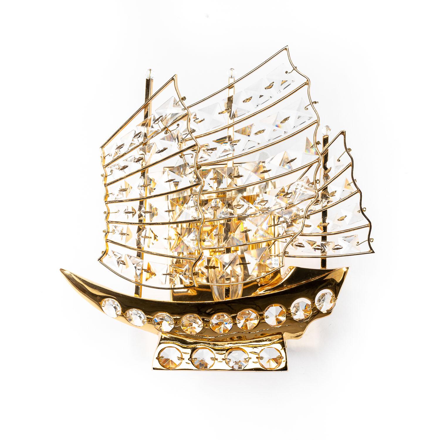 Playful piece of square crystal glass and decorated brass frame. Typical Chinese Junk boats.