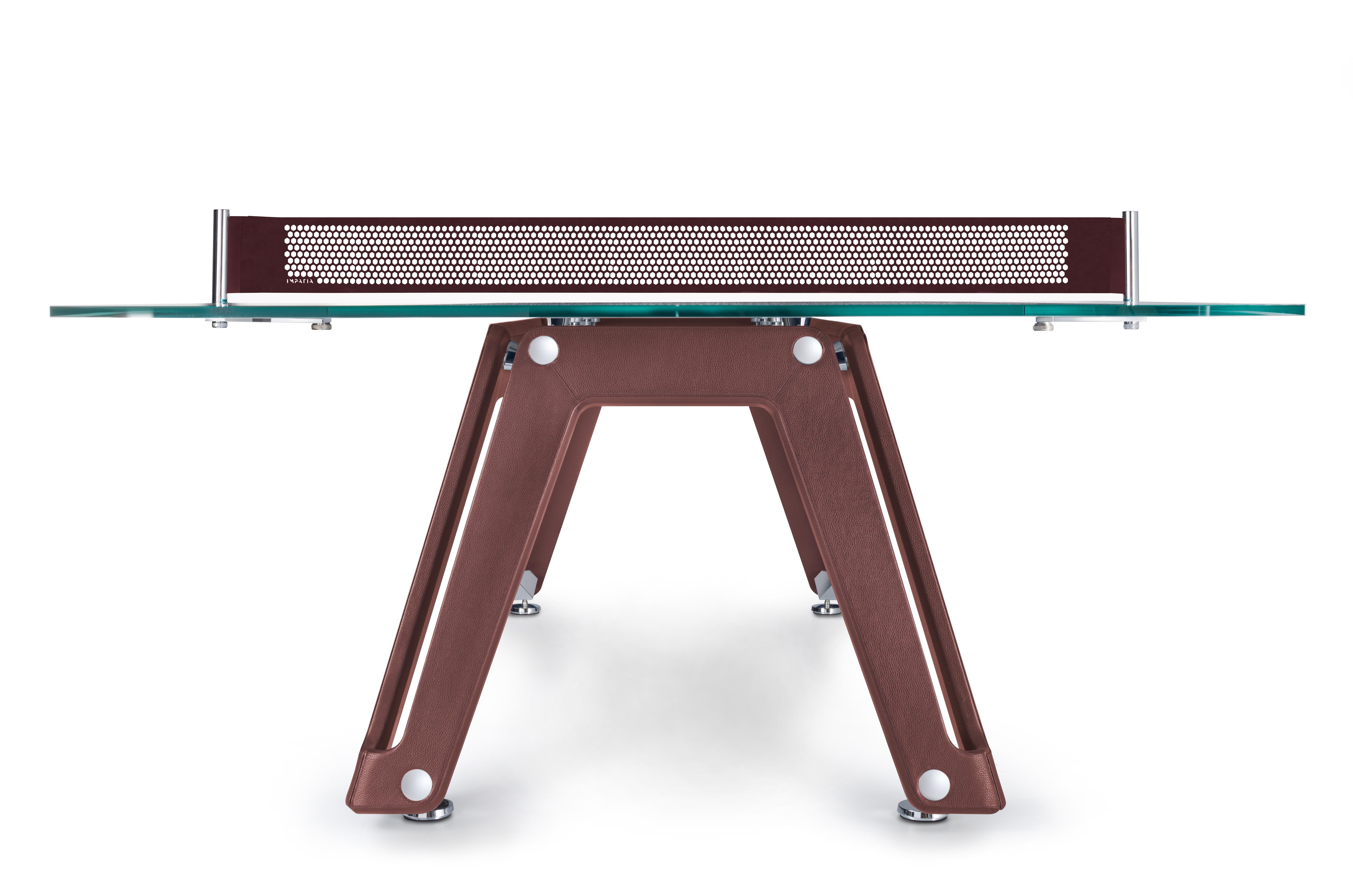 La table de ping-pong en cuir Lungolinea est une vision, une volonté de réinterpréter les classiques avec ambition. Il démontre la sophistication et l'ingéniosité du design et de l'artisanat italiens dans le domaine du tennis de table. 

Cette