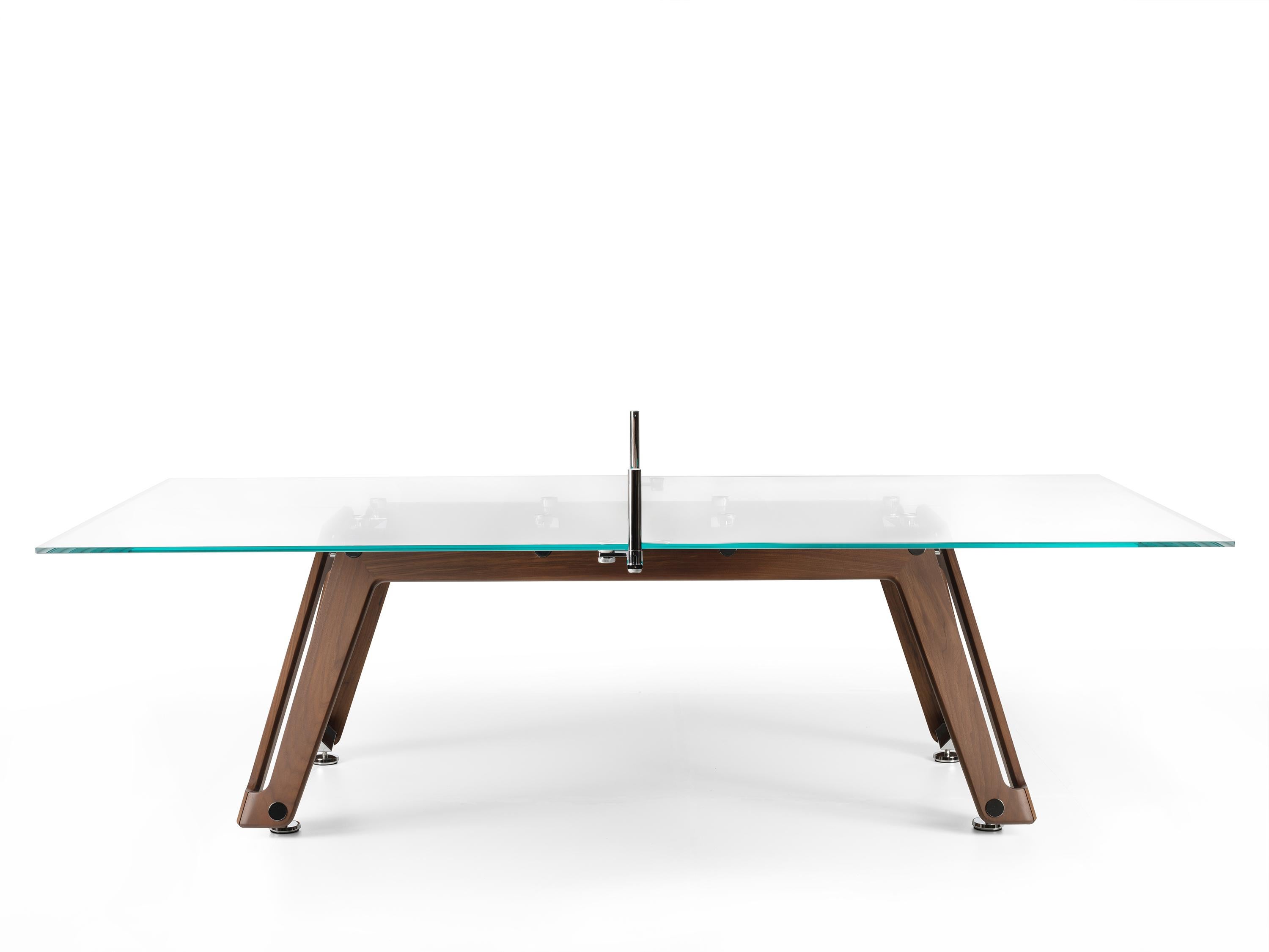 The Lungolinea Wood ping pong table is a vision, a desire to ambitiously reinterpret the classics. It demonstrates the sophistication and ingenuity of Italian design and craftsmanship in the game of table tennis. It is a refined object, a sublime