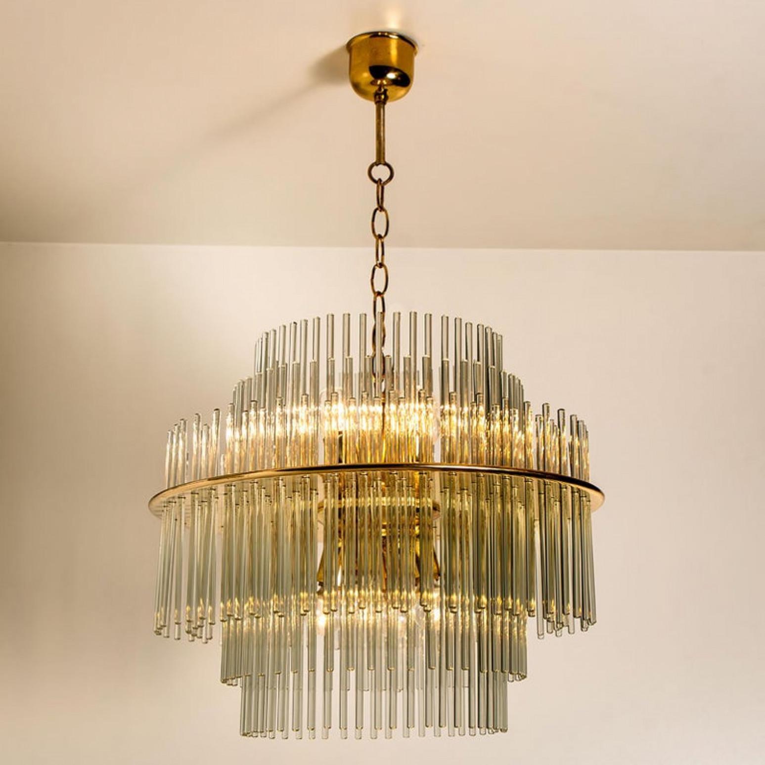 Clean lines to complement all decors. Wonderful high-end light fixture for Lightolier. With brass detail and 192 hanging waterfall glass giving the piece an elegant appearance which refracts the light, filling a room with a soft, warm glow

The