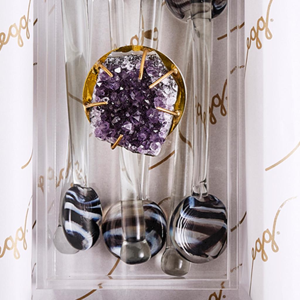Laiton Ensemble moderne de bâtons à pétiller en verre présenté dans une boîte en Lucite décorée d'agates en vente