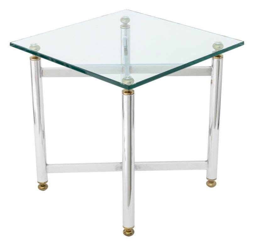 Mesa auxiliar moderna cromada con tapa de cristal en Bueno estado para la venta en Astoria, NY