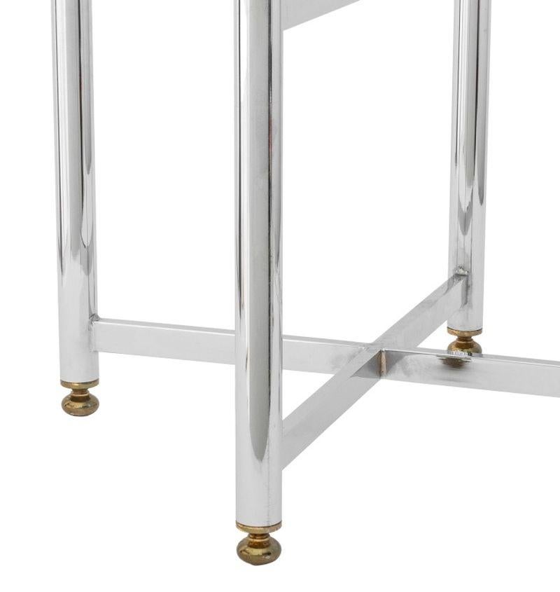 Mesa auxiliar moderna cromada con tapa de cristal en venta 1