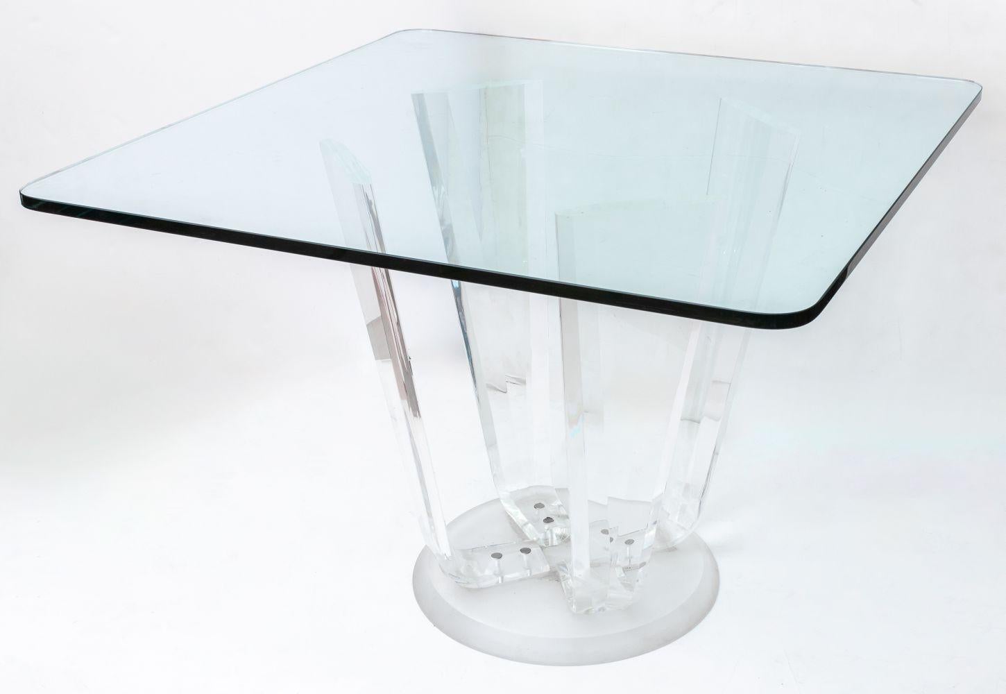 Mesa de Comedor Moderna de Lucite con Tapa de Cristal. 30